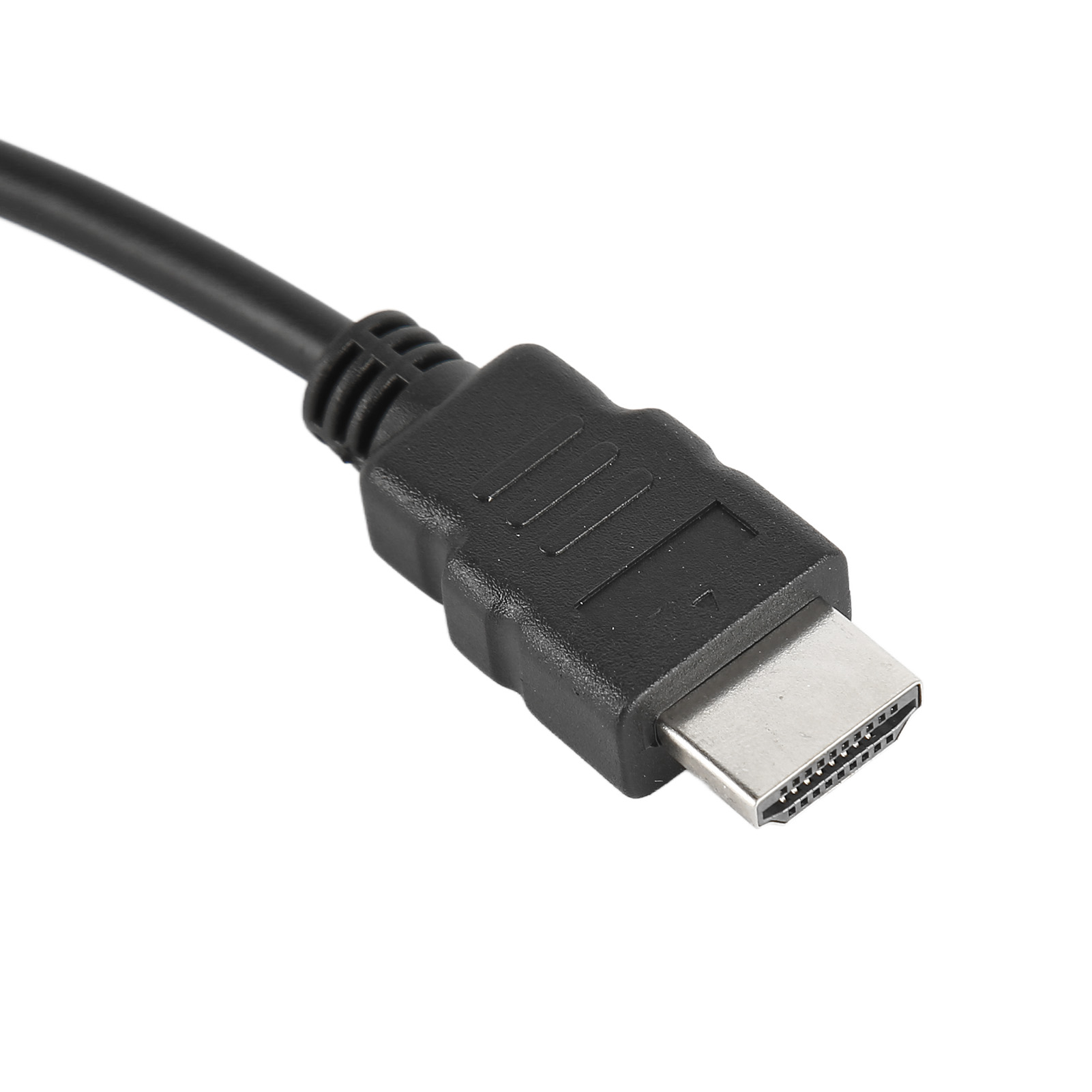 Nahaufnahme eines schwarzen HDMI-Kabels und -Anschlusses, abgewinkelt vor weißem Hintergrund. Der Anschluss ist silberfarben.