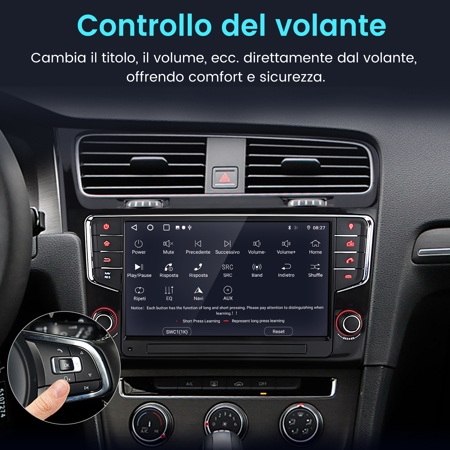 Cruscotto auto con schermo infotainment. Mano sul volante preme un pulsante. Testo: 'Controllo del volante'.