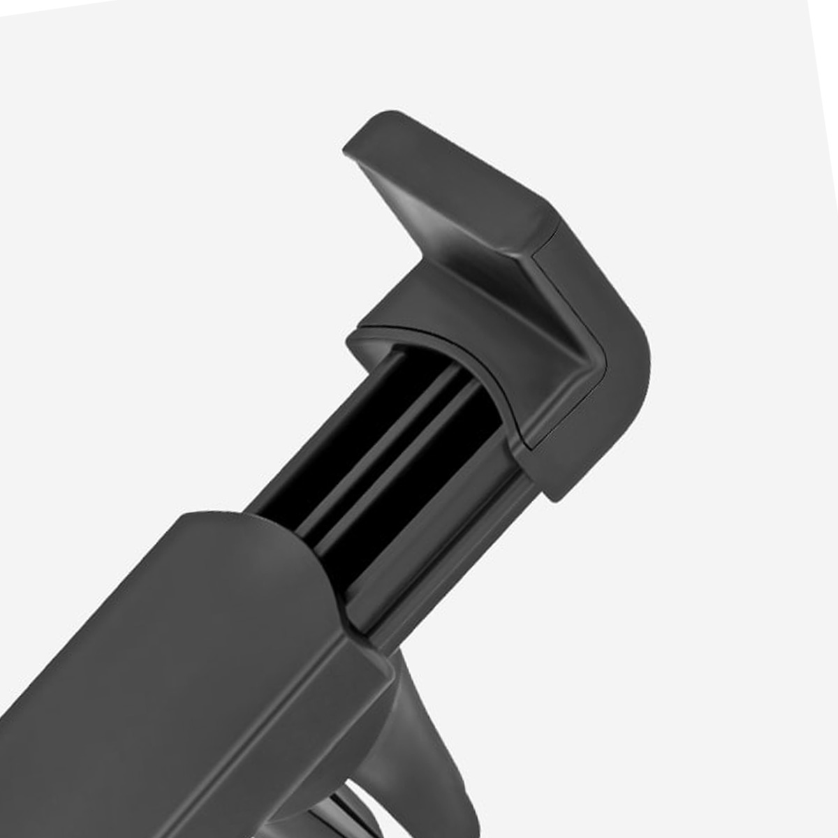 Supporto nero per telefono da auto. Ha una parte superiore curva e una base rettangolare. Lo sfondo è bianco.