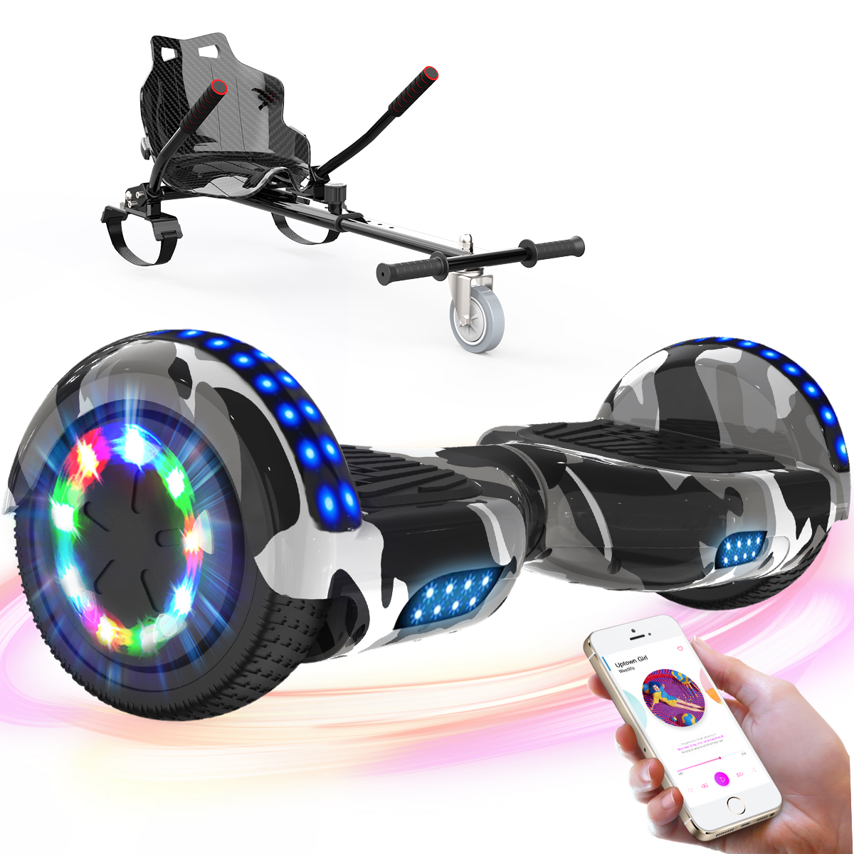 Hoverboard con accesorio de asiento. Una mano sostiene un teléfono con una aplicación de música. Las luces de la tabla están encendidas.