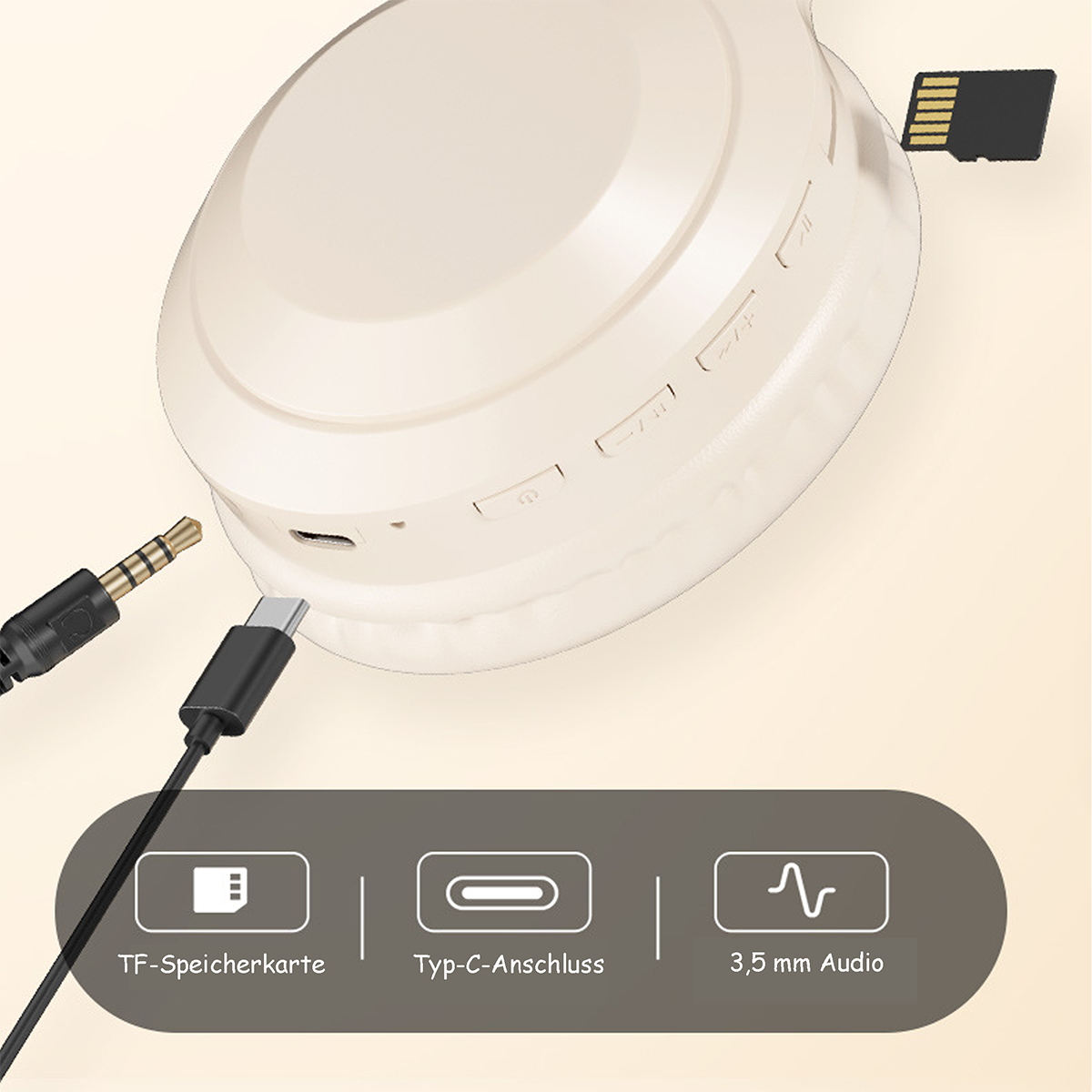 Cremefarbene Kopfhörer mit schwarzen Kabeln, einer Speicherkarte und Symbolen für TF-Karte, USB-C und 3,5-mm-Audio.