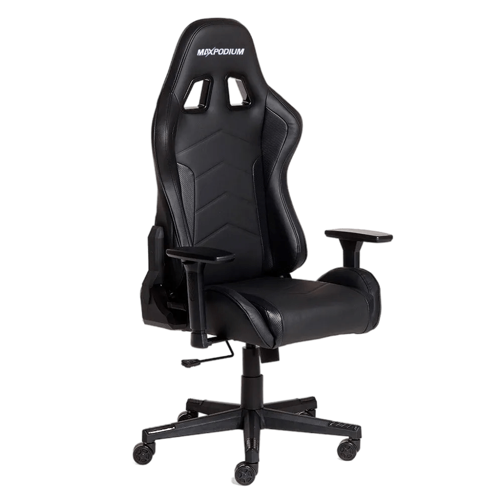 Chaise de jeu noire avec logo MAXPODIUM, accoudoirs et roulettes. Elle a un dossier haut et est sur fond vert.