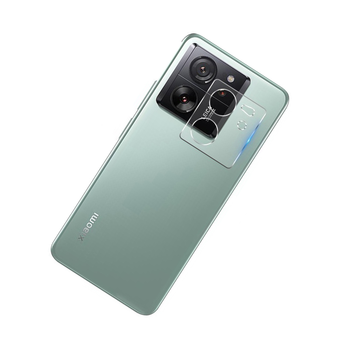 Telefono Xiaomi verde, vista posteriore, con obiettivi della fotocamera e una protezione. Marchio Leica visibile. Sfondo bianco.