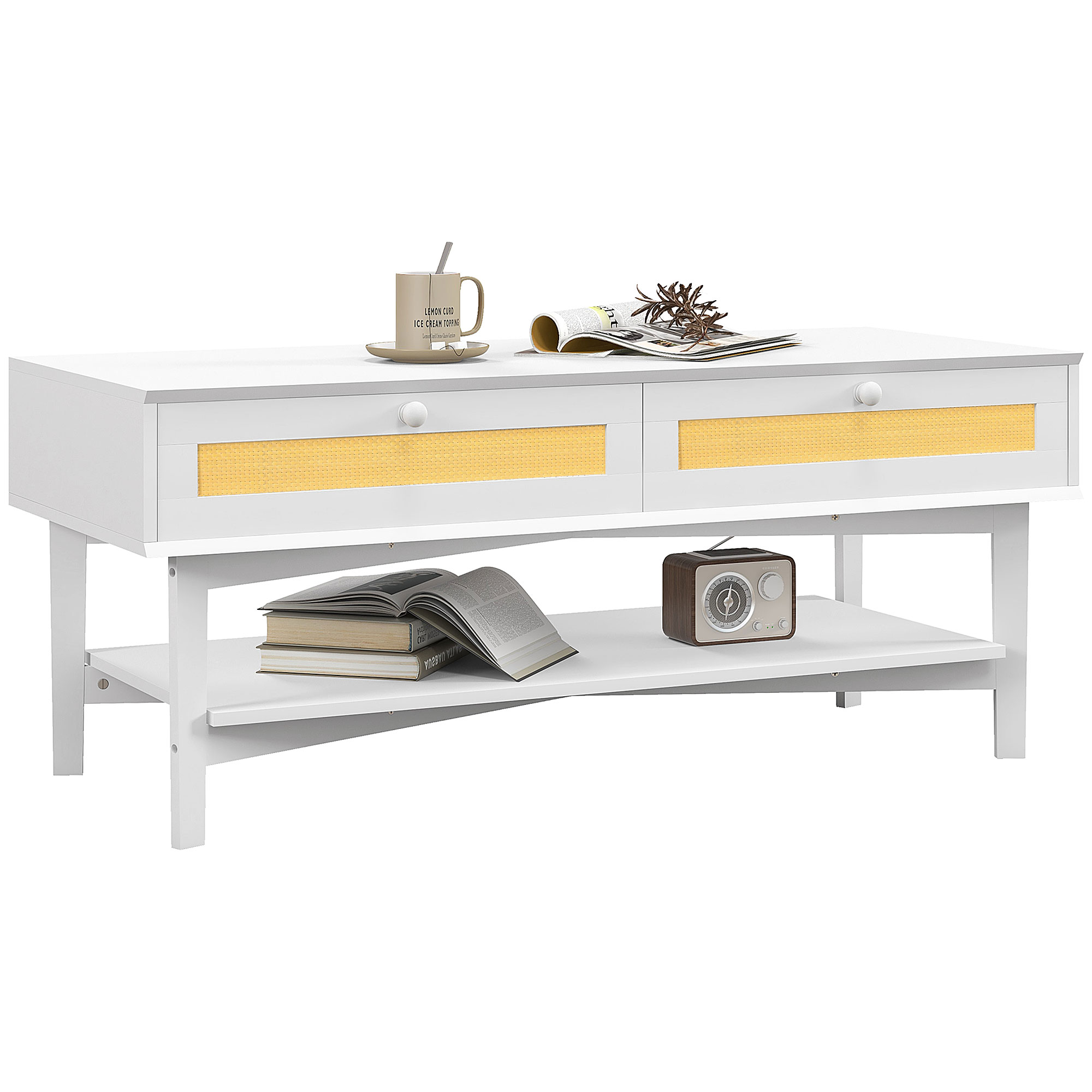 Tavolino bianco con inserti gialli nei cassetti. Tazza, rivista e radio sopra. Libri sullo scaffale sottostante.