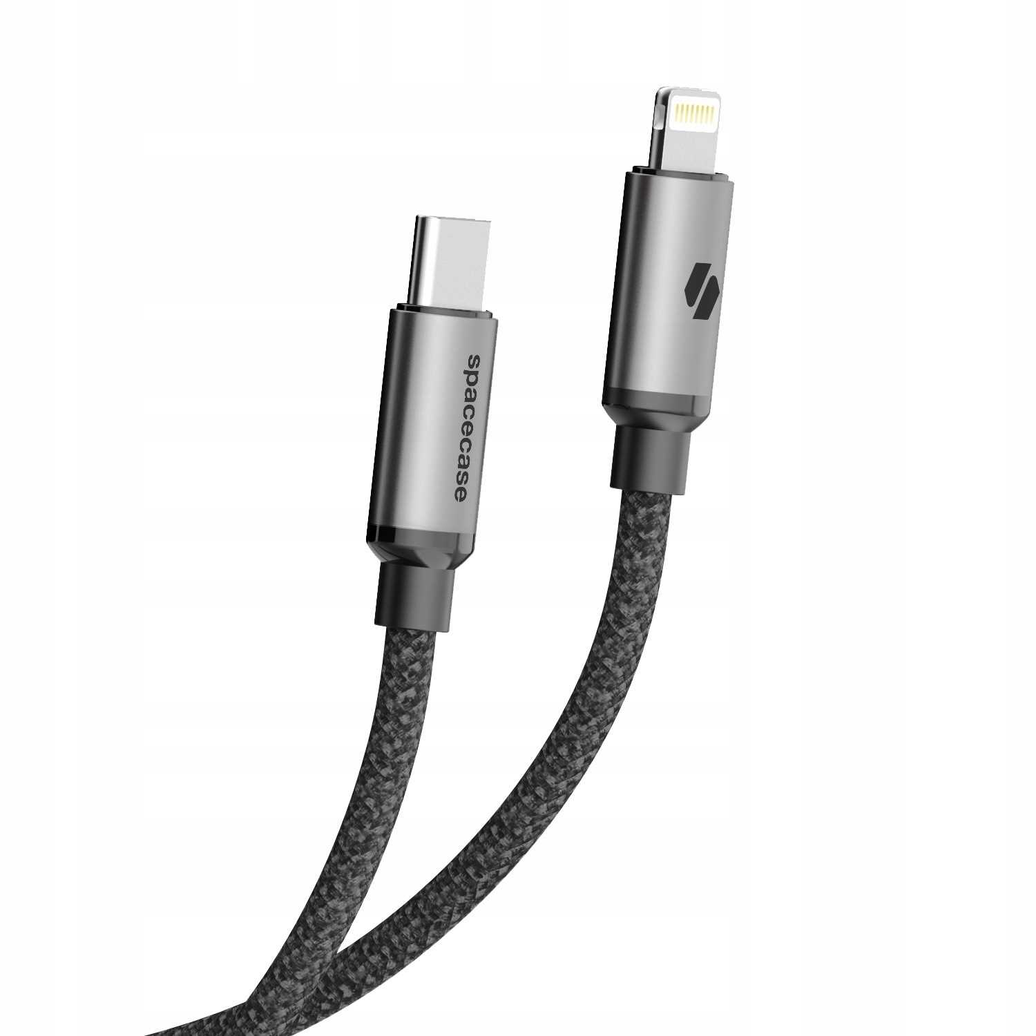 Kabel ładujący ze złączem USB-C i złączem Lightning. Kabel jest czarno-szary, a złącza srebrne.