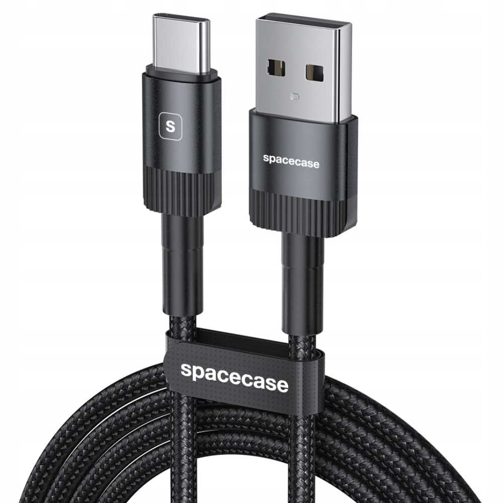 Czarny kabel USB-C do USB-A. Kabel jest czarny i pleciony. Złącza są metaliczne i mają nazwę marki "spacecase".
