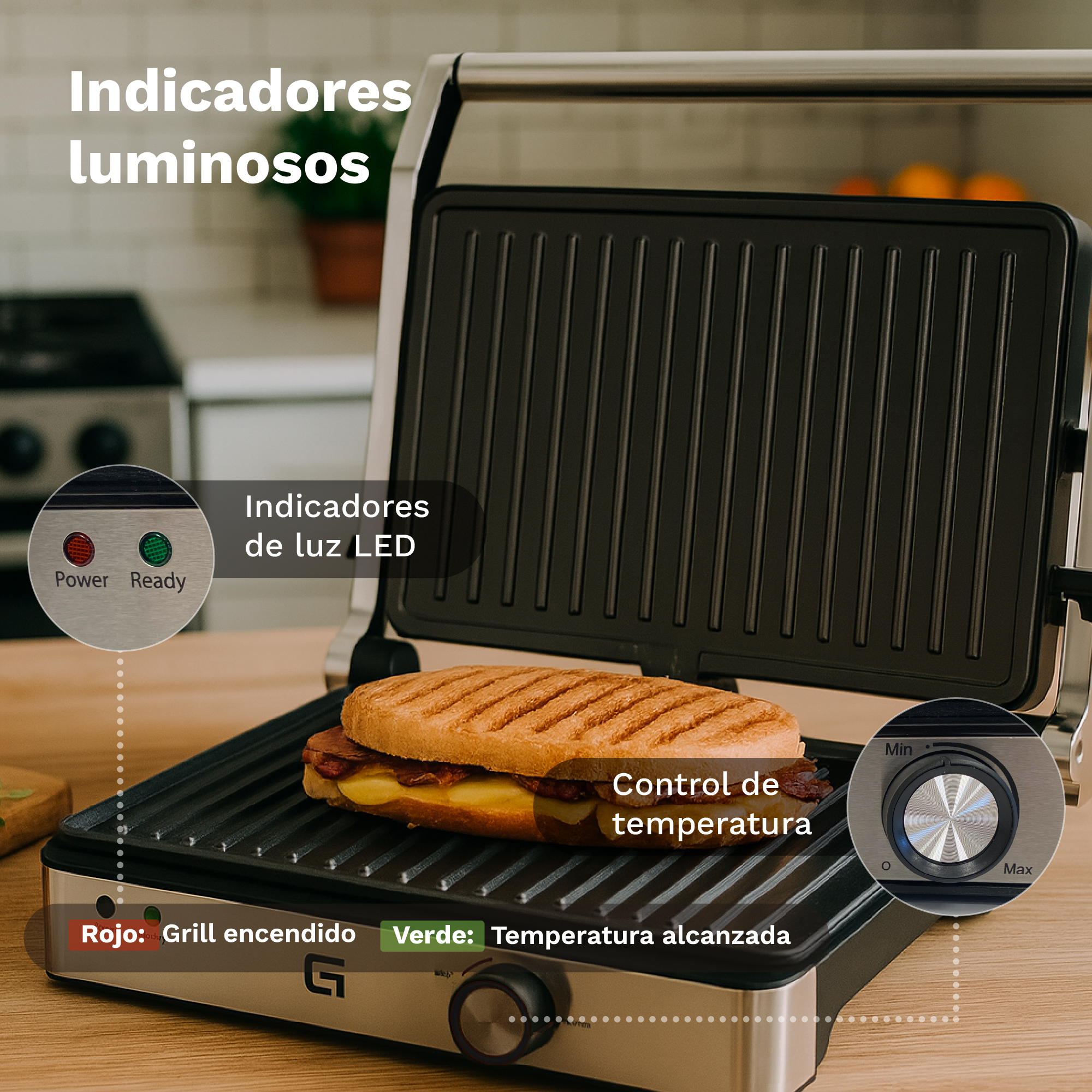 Una piastra per sandwich con un sandwich grigliato all'interno. Ha il controllo della temperatura e spie di alimentazione rosse/verdi.