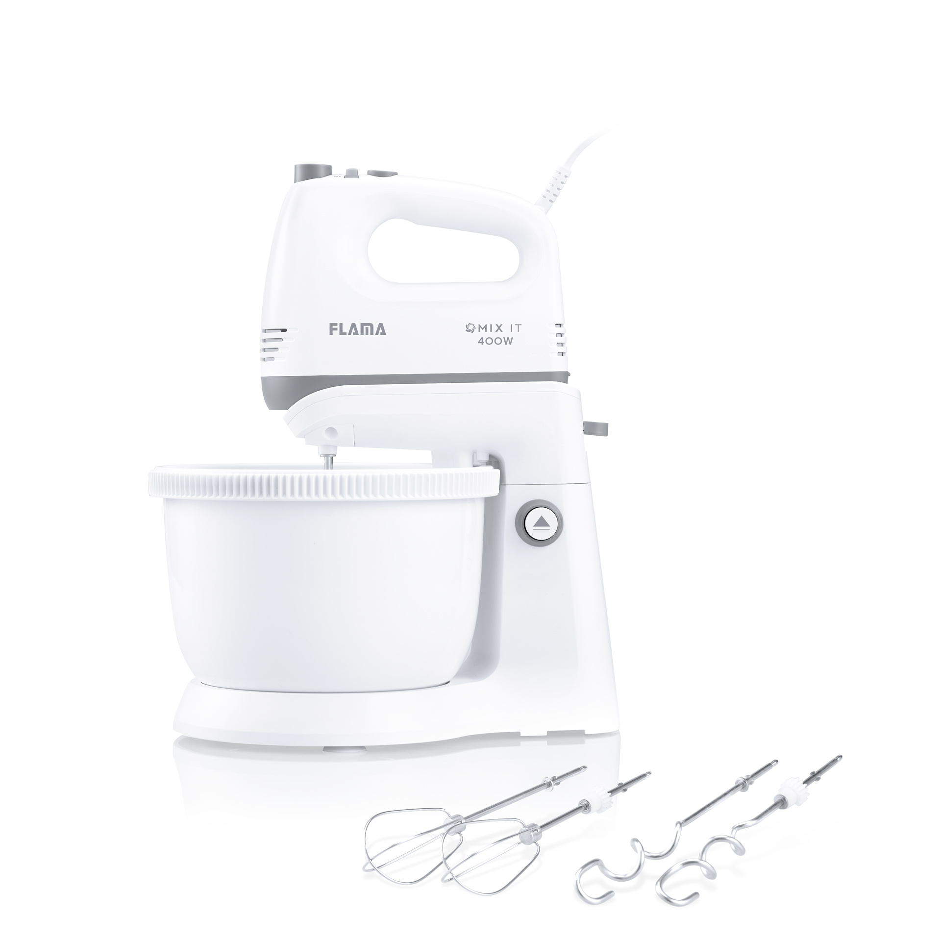 Un frullatore a immersione FLAMA Mix It 400W bianco con una ciotola e accessori su una superficie bianca.