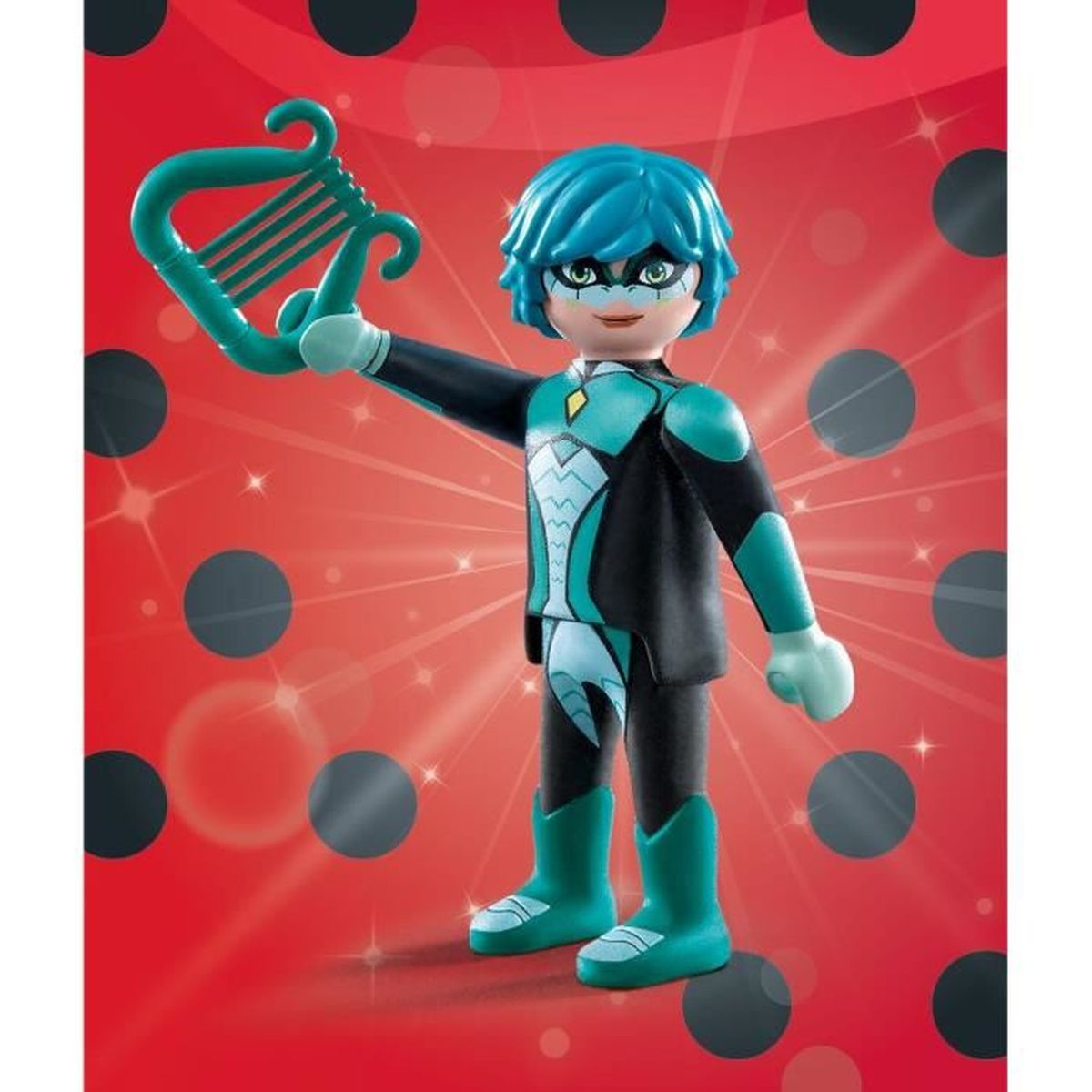 Een speelgoedfiguur met blauw haar, die een turkooizen harp vasthoudt. De achtergrond is rood met zwarte cirkels.