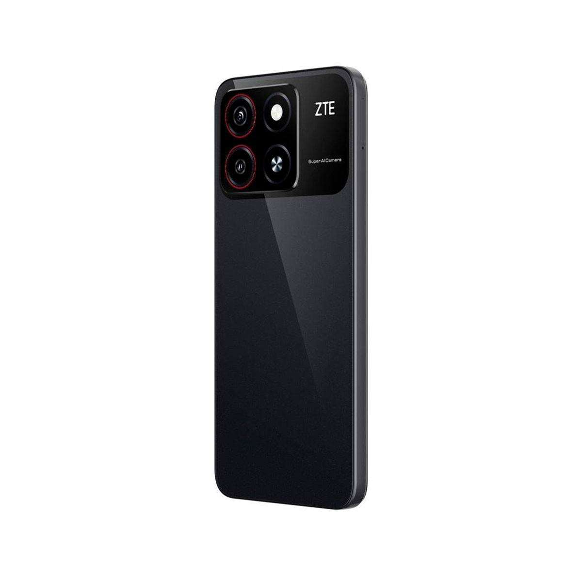 Un smartphone ZTE negro con un módulo de cámara con tres lentes y un flash. El teléfono está sobre un fondo blanco.