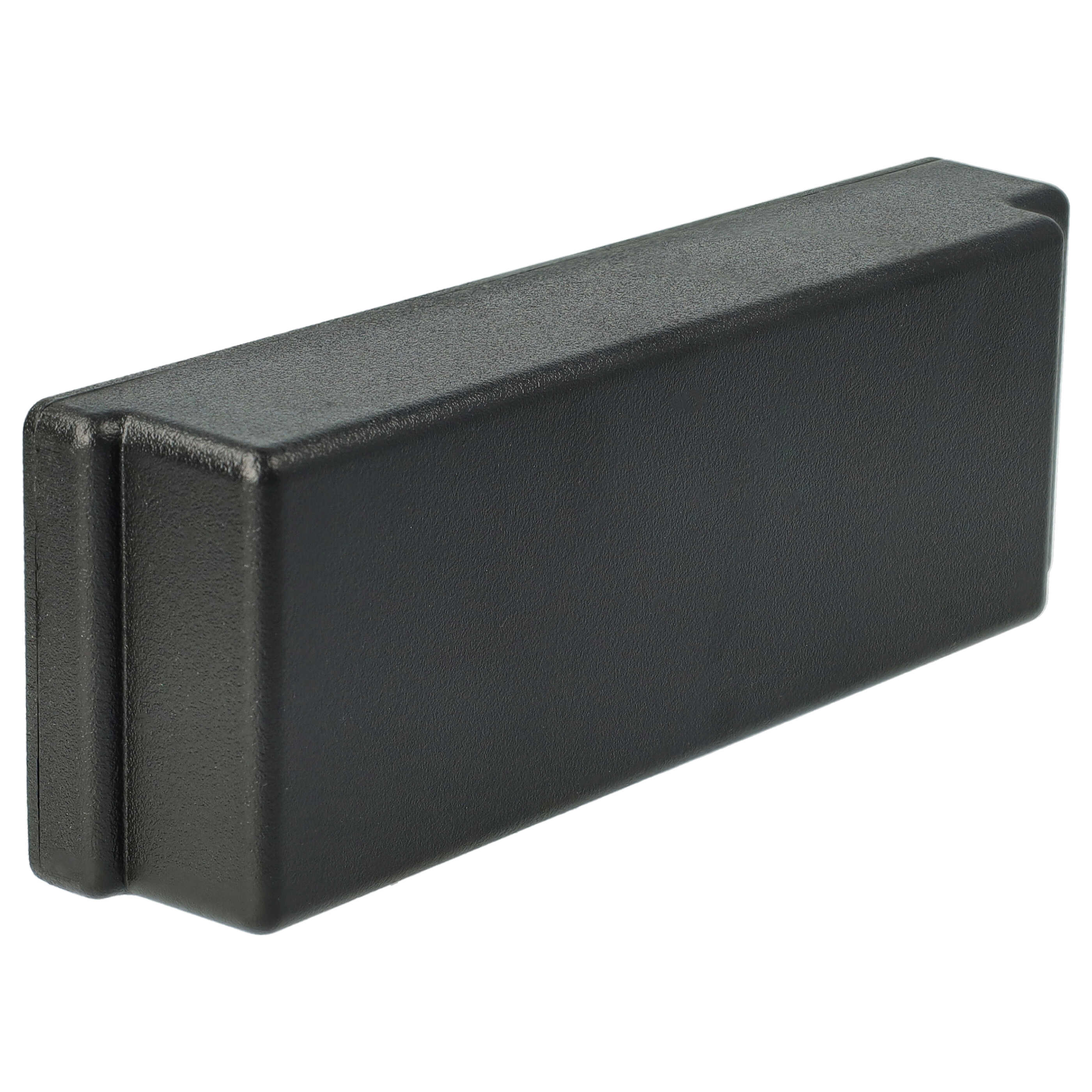 Eine schwarze, rechteckige Plastikbox. Die Box steht auf einer weißen Oberfläche, der Hintergrund ist weiß.