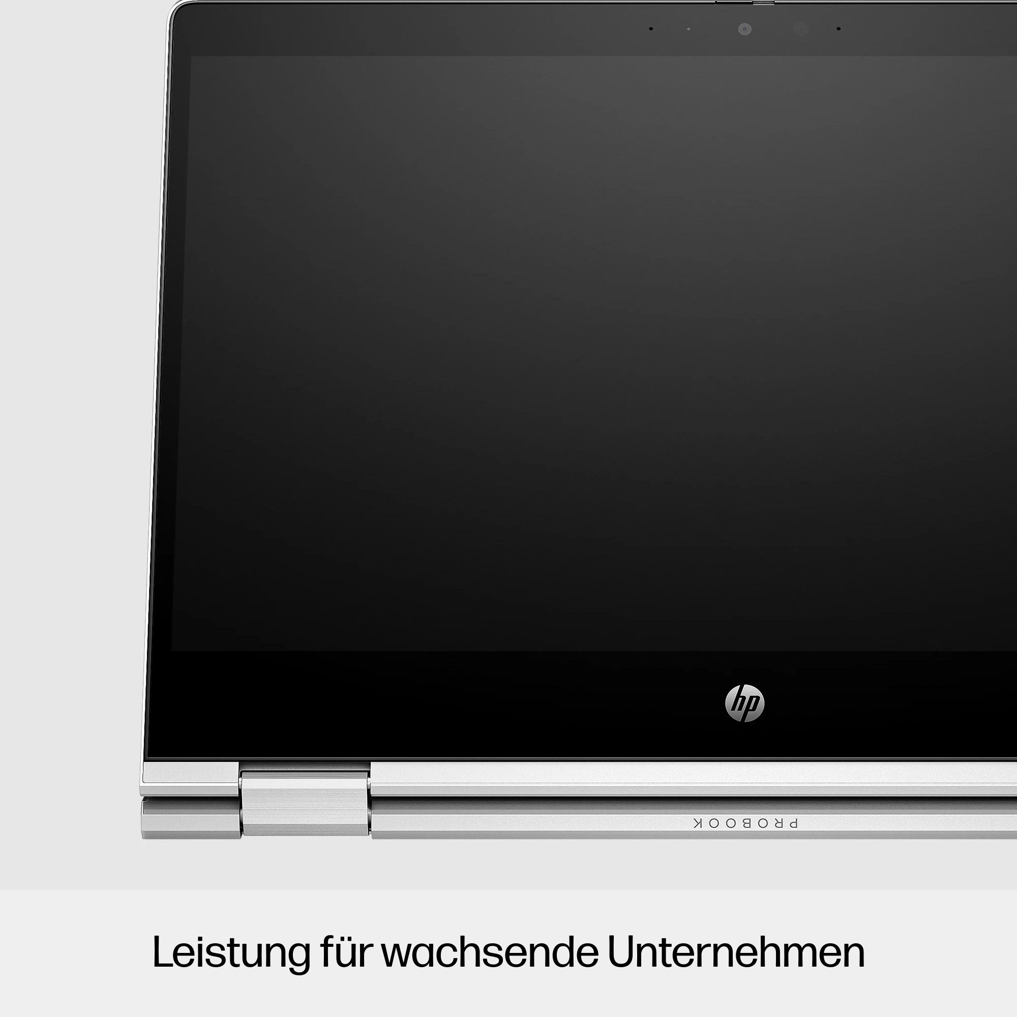 Nahaufnahme eines HP ProBook-Laptops. Der Bildschirm ist schwarz. Das HP-Logo befindet sich unten rechts. Der Text "PROBOOK" ist sichtbar.