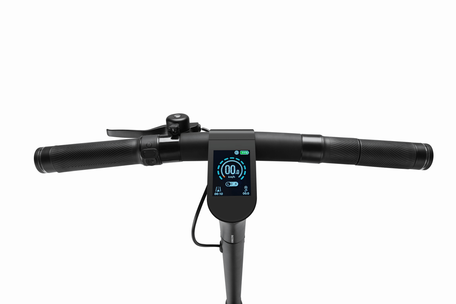Manubrio nero di monopattino elettrico. Ha un display che mostra la velocità, un campanello e le manopole. Sfondo bianco.