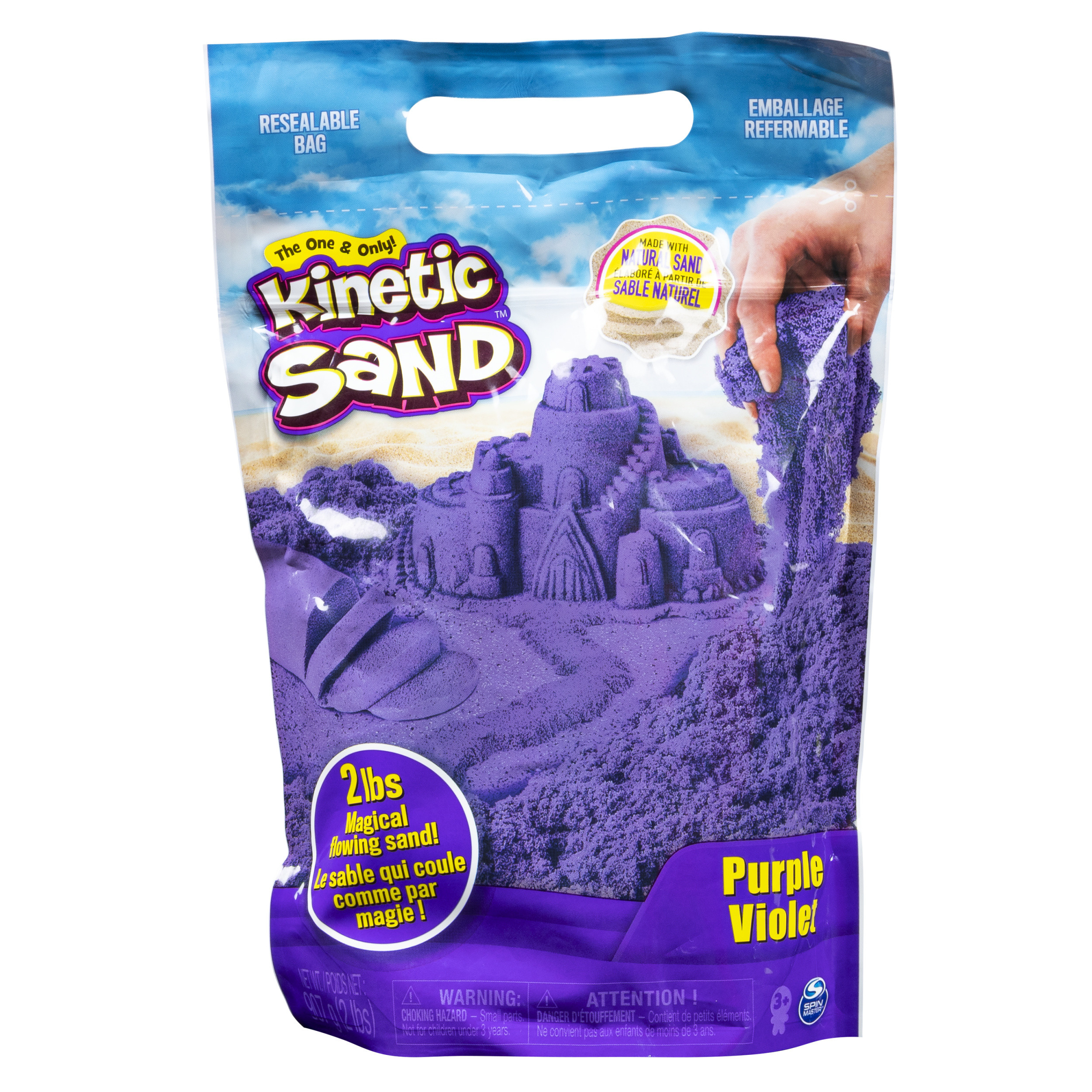 Torba z piaskiem kinetycznym z fioletowym zamkiem. Ręka trzymająca piasek. Tekst brzmi 'Purple Violet' i 'Magical flowing sand'.