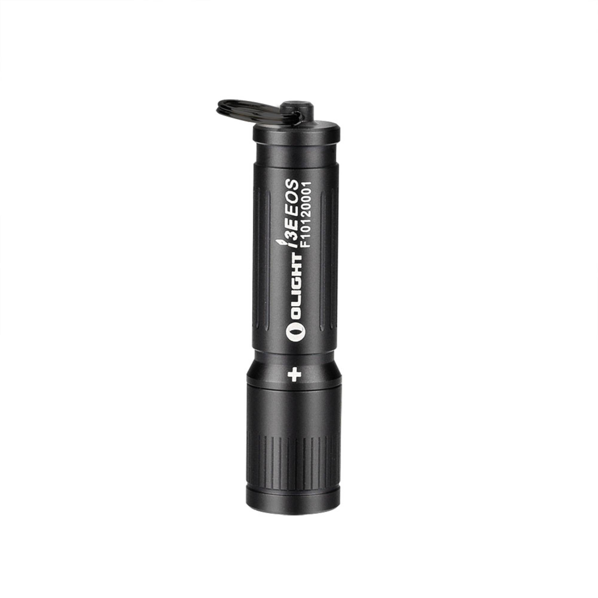 Una torcia Olight nera. Ha il marchio stampato, un segno + e un anello in cima. Lo sfondo è bianco.
