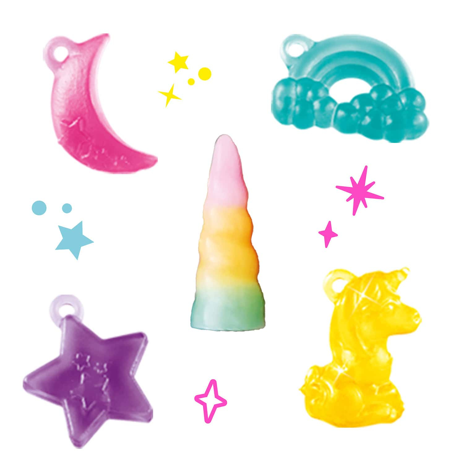 Obraz przedstawia różne zawieszki: różowy księżyc, niebieską tęczę, róg jednorożca, fioletową gwiazdę, żółtego jednorożca i gwiazdy.
