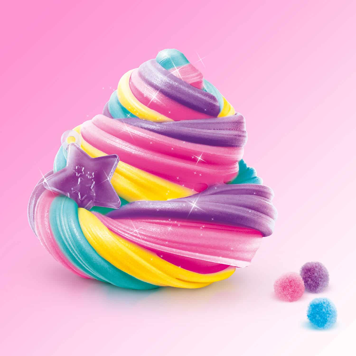 Kolorowy slime z gwiazdką i pomponami. Slime ma warstwy niebieskiego, żółtego, różowego, fioletowego. Różowe tło.