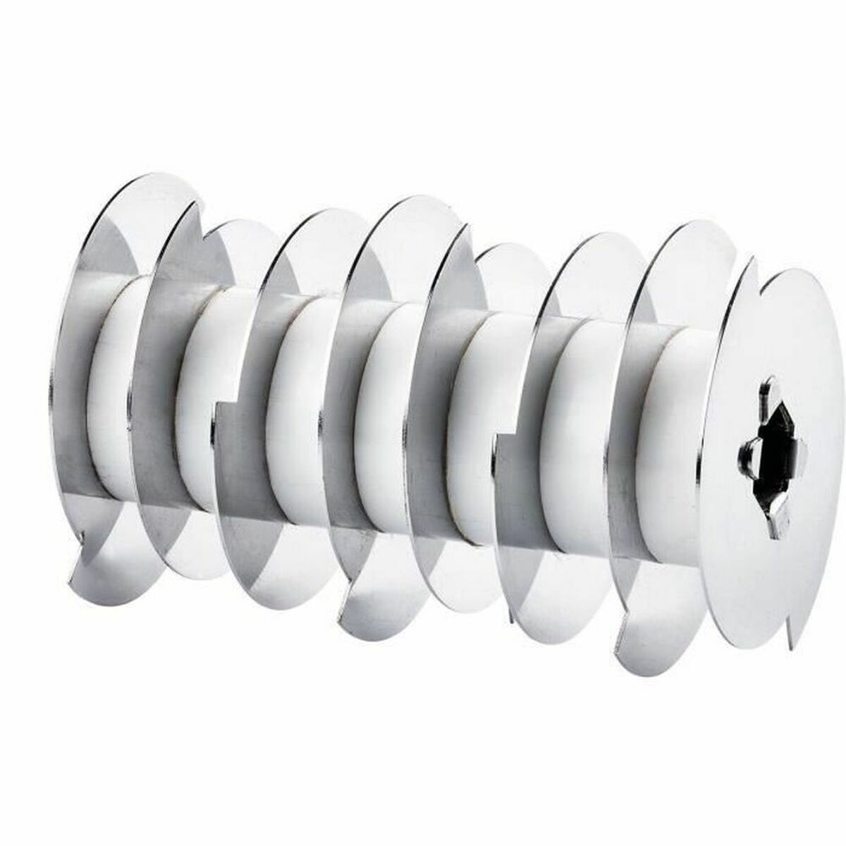 Metalowa struktura spiralna z naprzemiennymi srebrnymi i białymi elementami. To zbliżenie na białym tle.