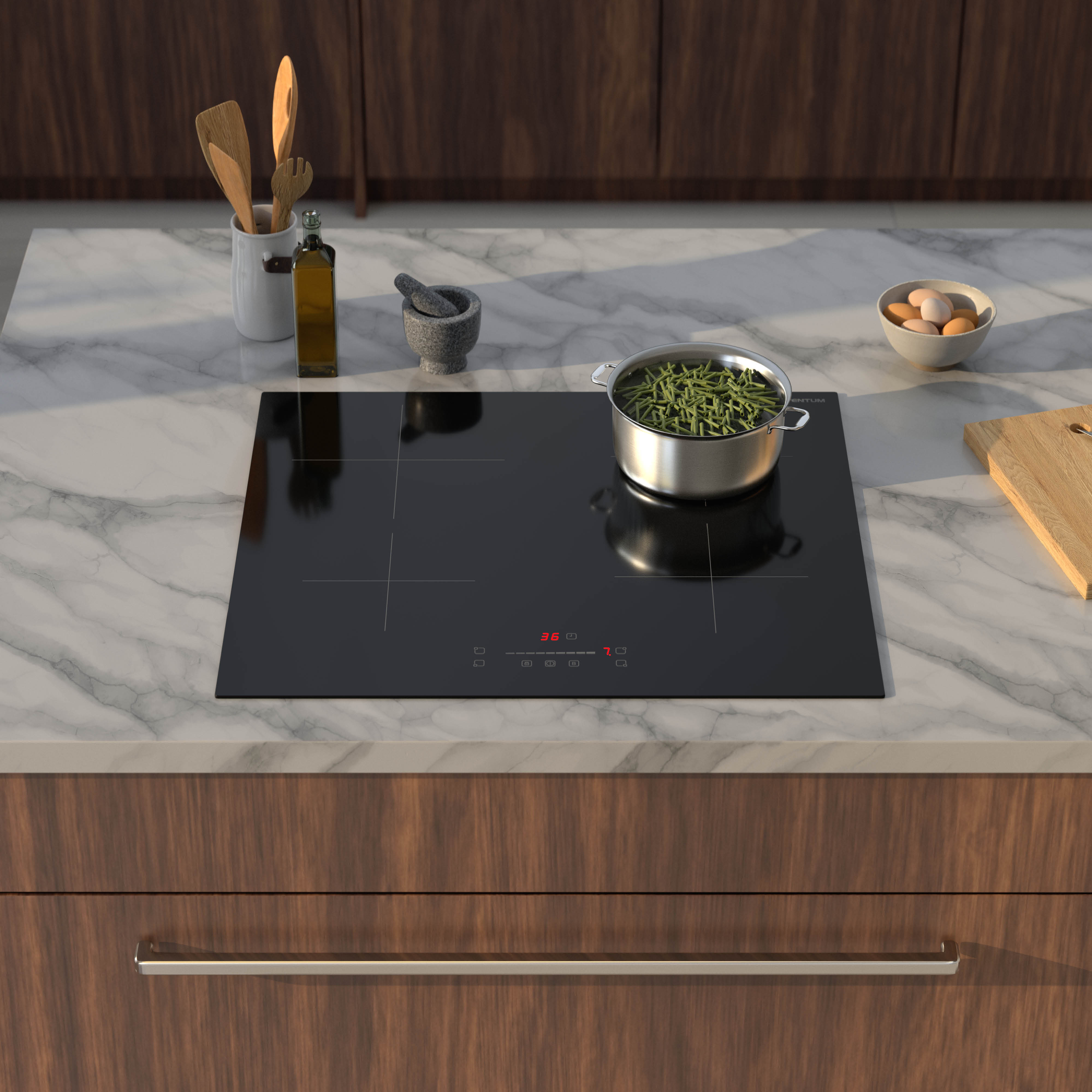 Keuken met zwarte kookplaat, pan met sperziebonen, eieren, houten keukengerei en een marmeren aanrecht.