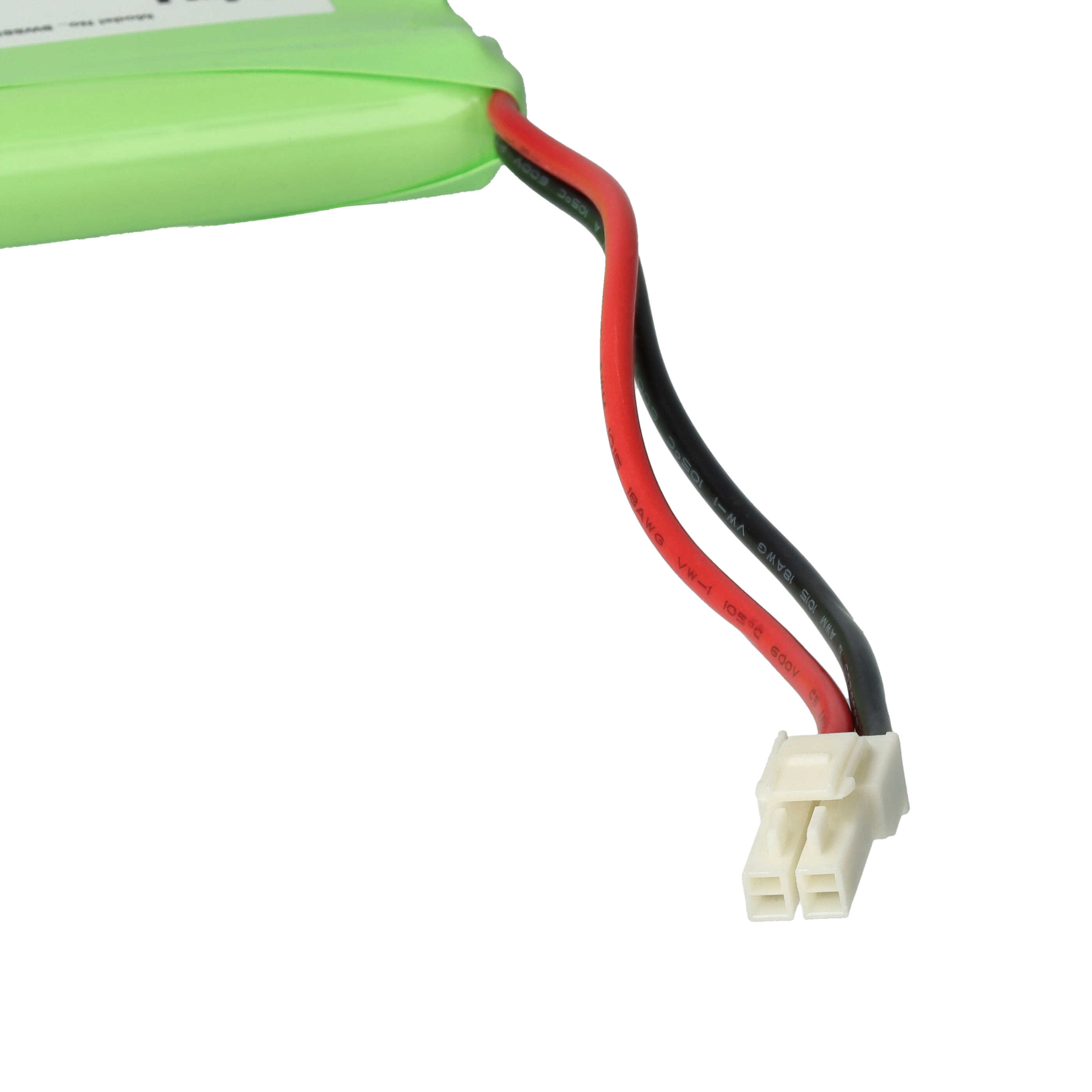 Ein grüner Akku mit roten und schwarzen Drähten. Am Ende der Drähte befindet sich ein weißer Stecker auf weißem Hintergrund.