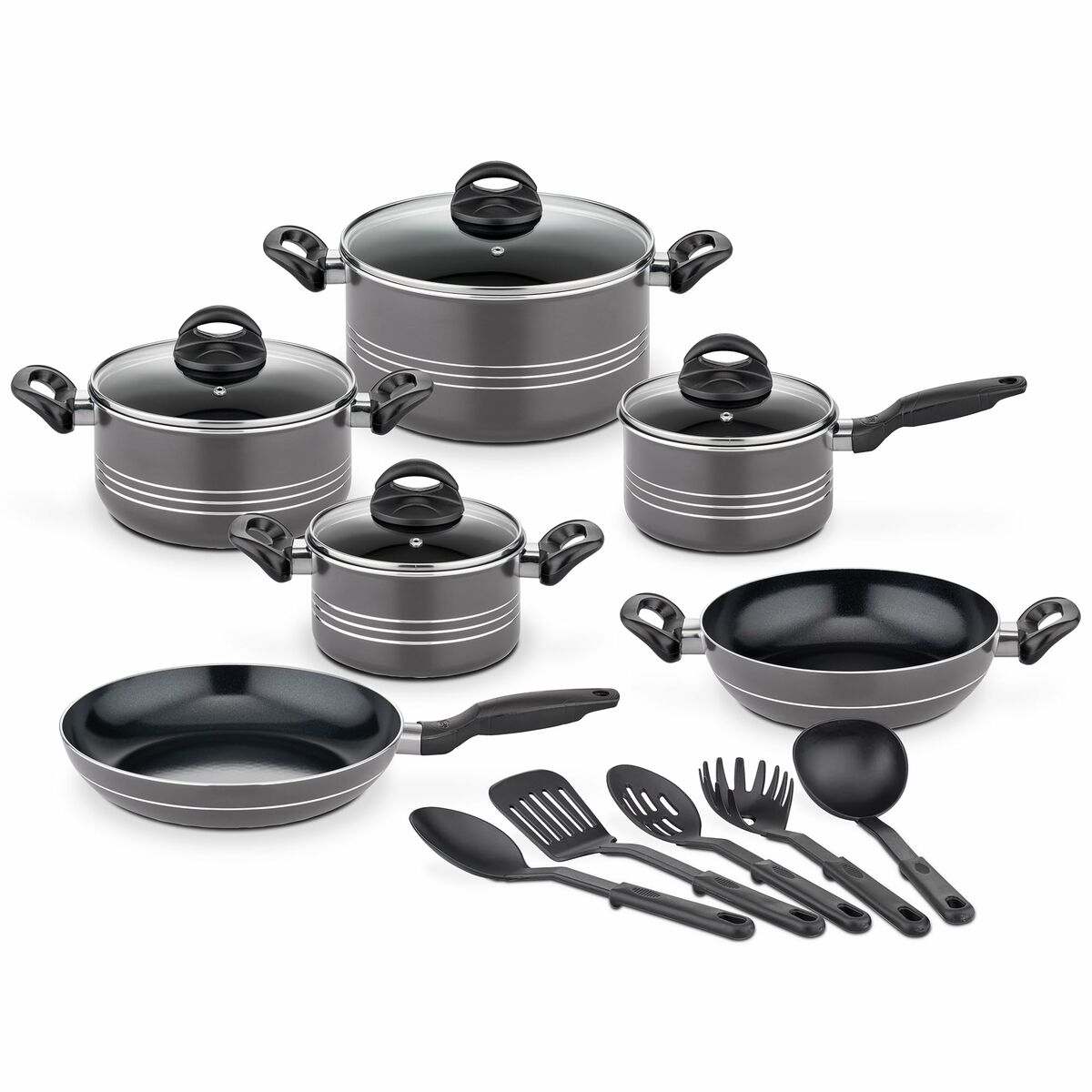 Ein Satz grauer Kochgeschirre und schwarzer Utensilien auf weißem Hintergrund. Enthält Töpfe, Pfannen, Deckel, Löffel, Spatel und Schöpflöffel.