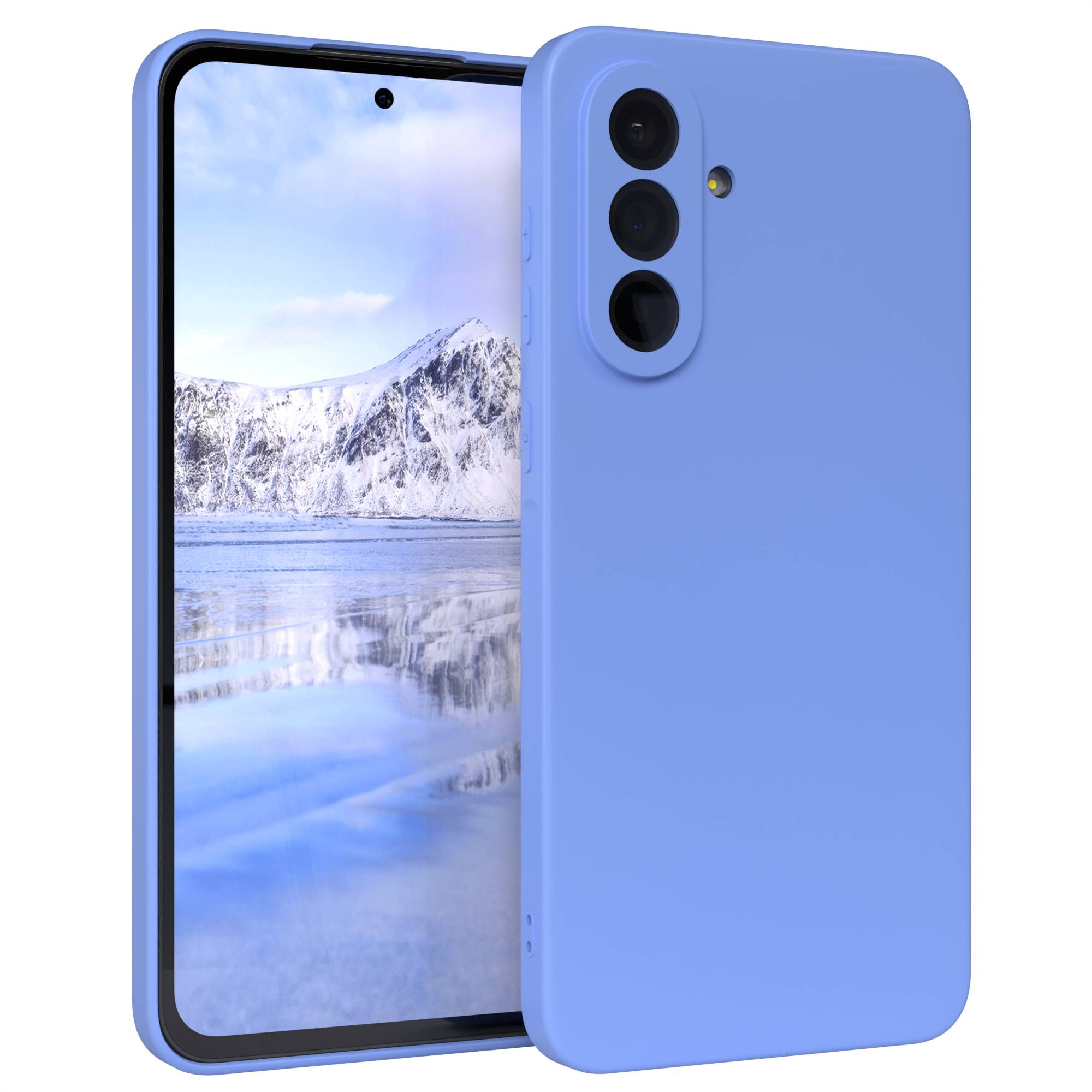 Ein blaues Smartphone in einer blauen Hülle. Der Bildschirm zeigt eine verschneite Berglandschaft. Die Hülle hat drei Kameralinsen.