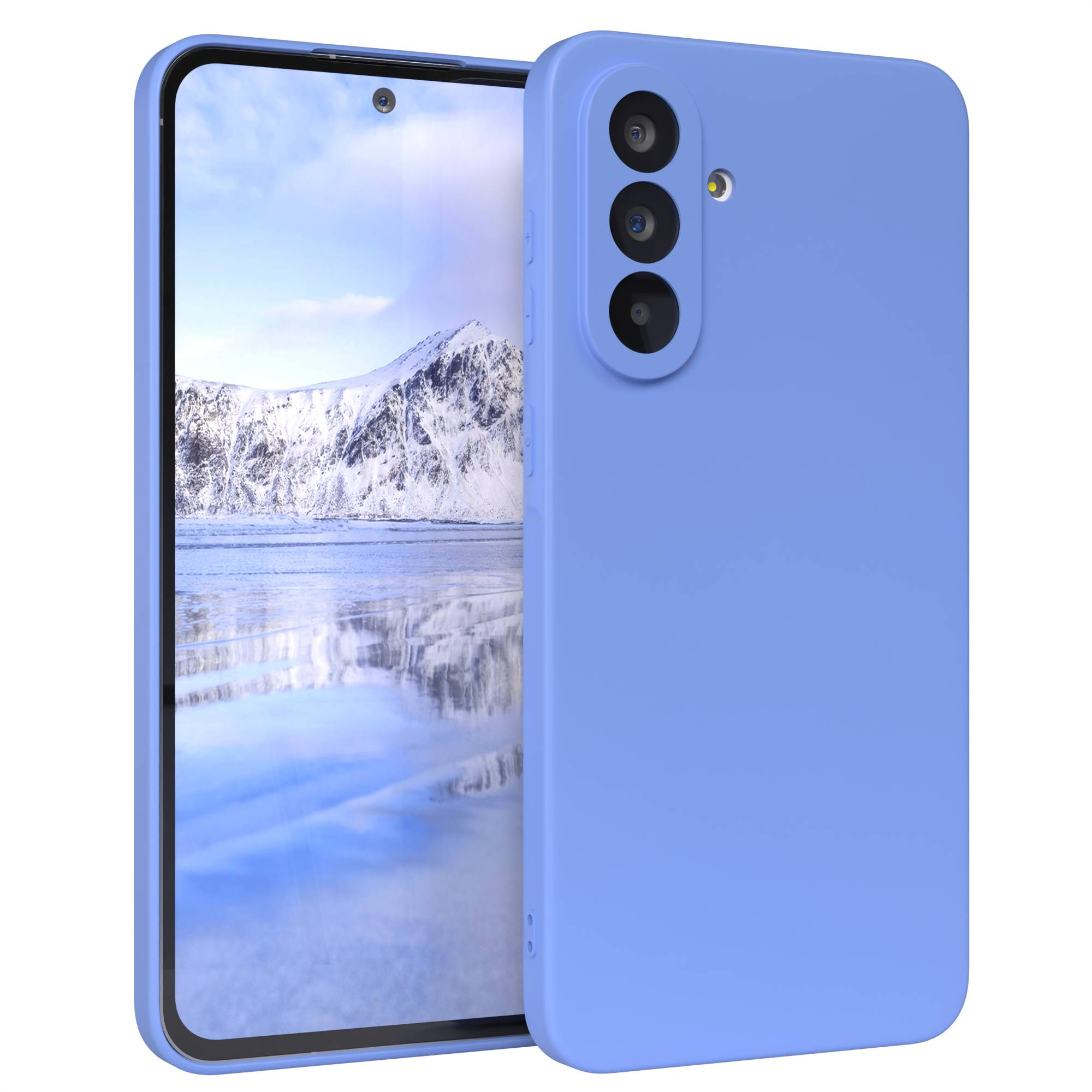 Ein hellblaues Telefon mit drei Kameralinsen. Der Bildschirm zeigt eine schneebedeckte Berglandschaft.