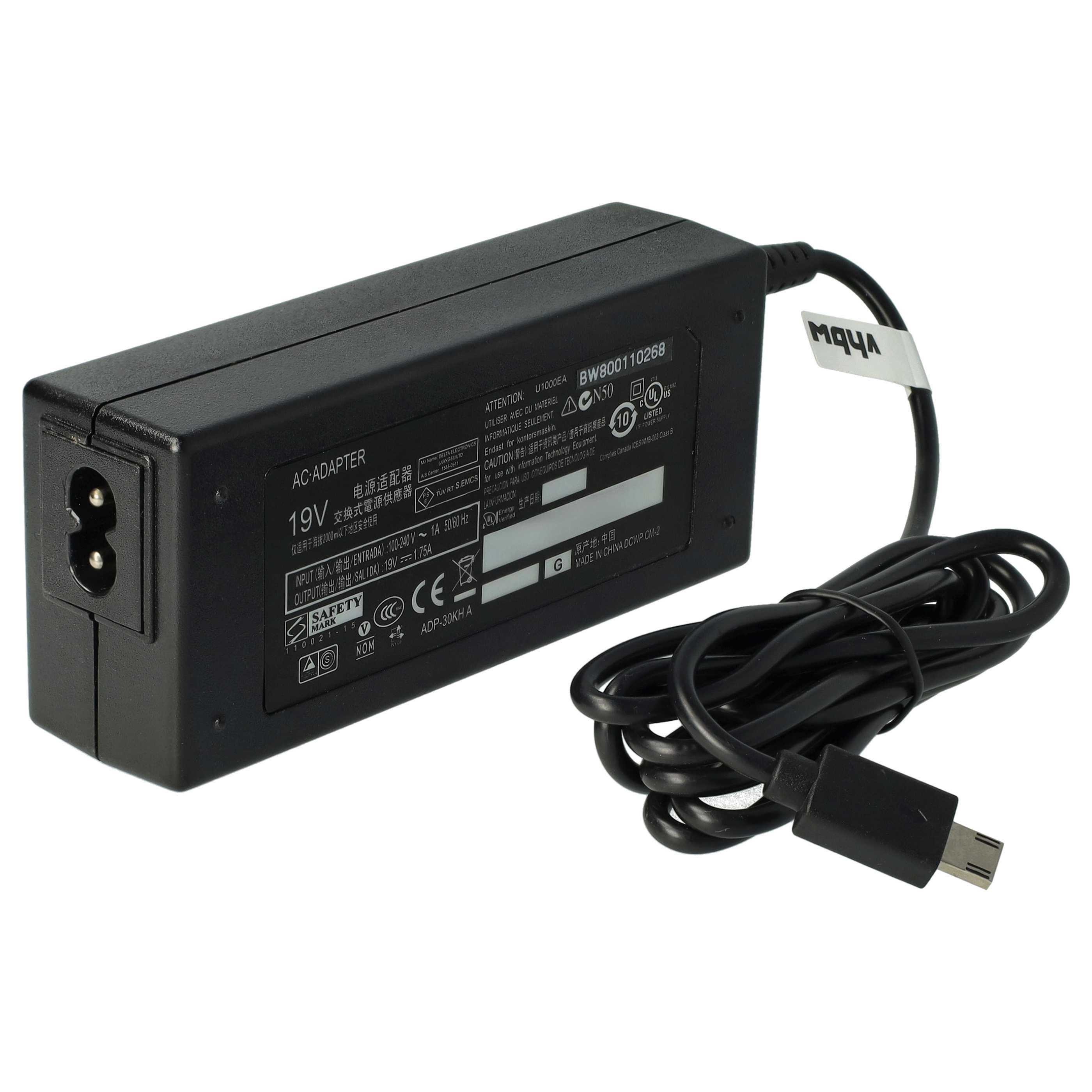 Schwarzer Netzadapter mit Netzkabel und Stecker, weißem Etikett und technischen Details auf der Oberfläche.