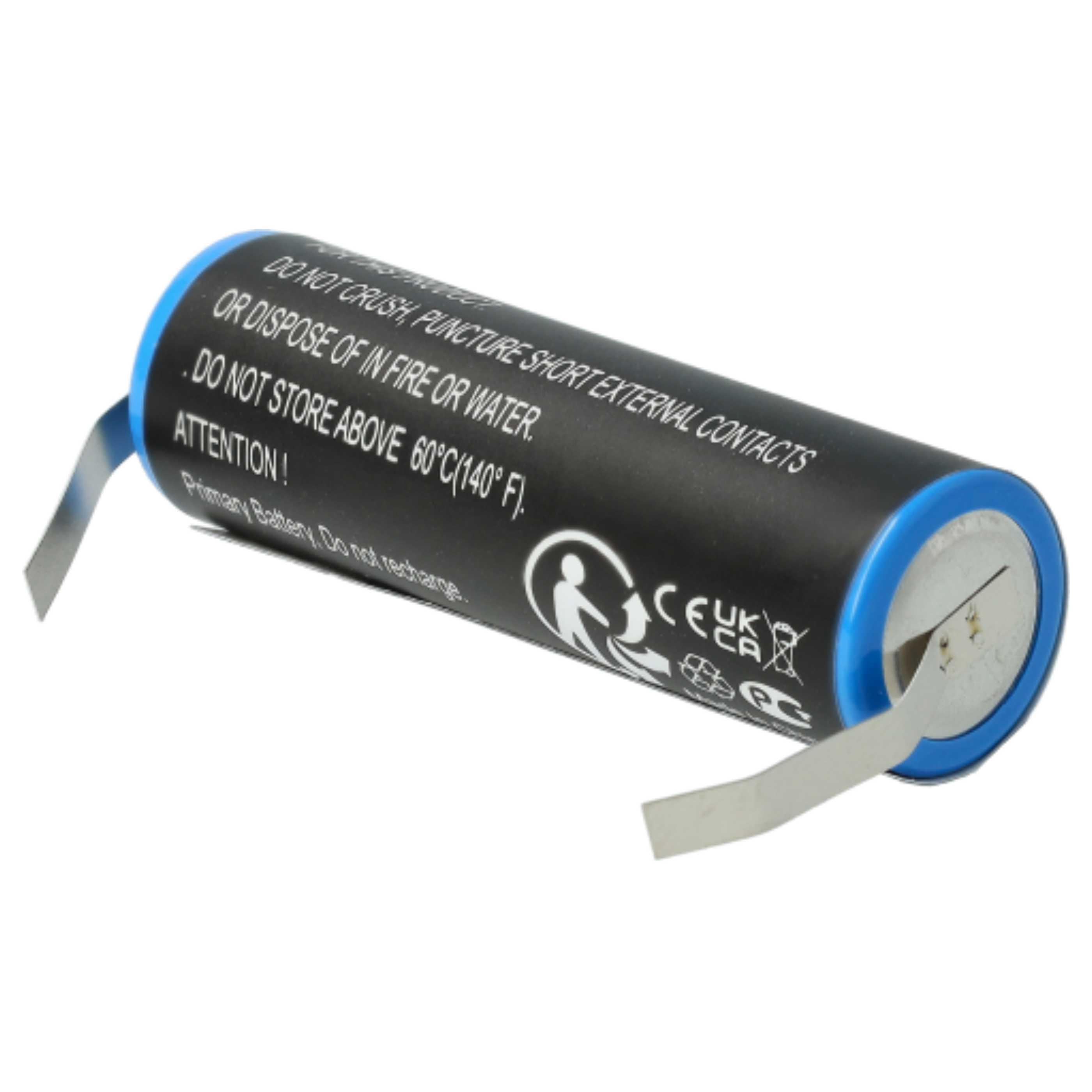 Eine zylindrische Batterie mit blauen Enden und schwarzem Gehäuse. Text warnt vor Quetschen, Feuer und hohen Temperaturen. Metalllaschen ragen heraus.