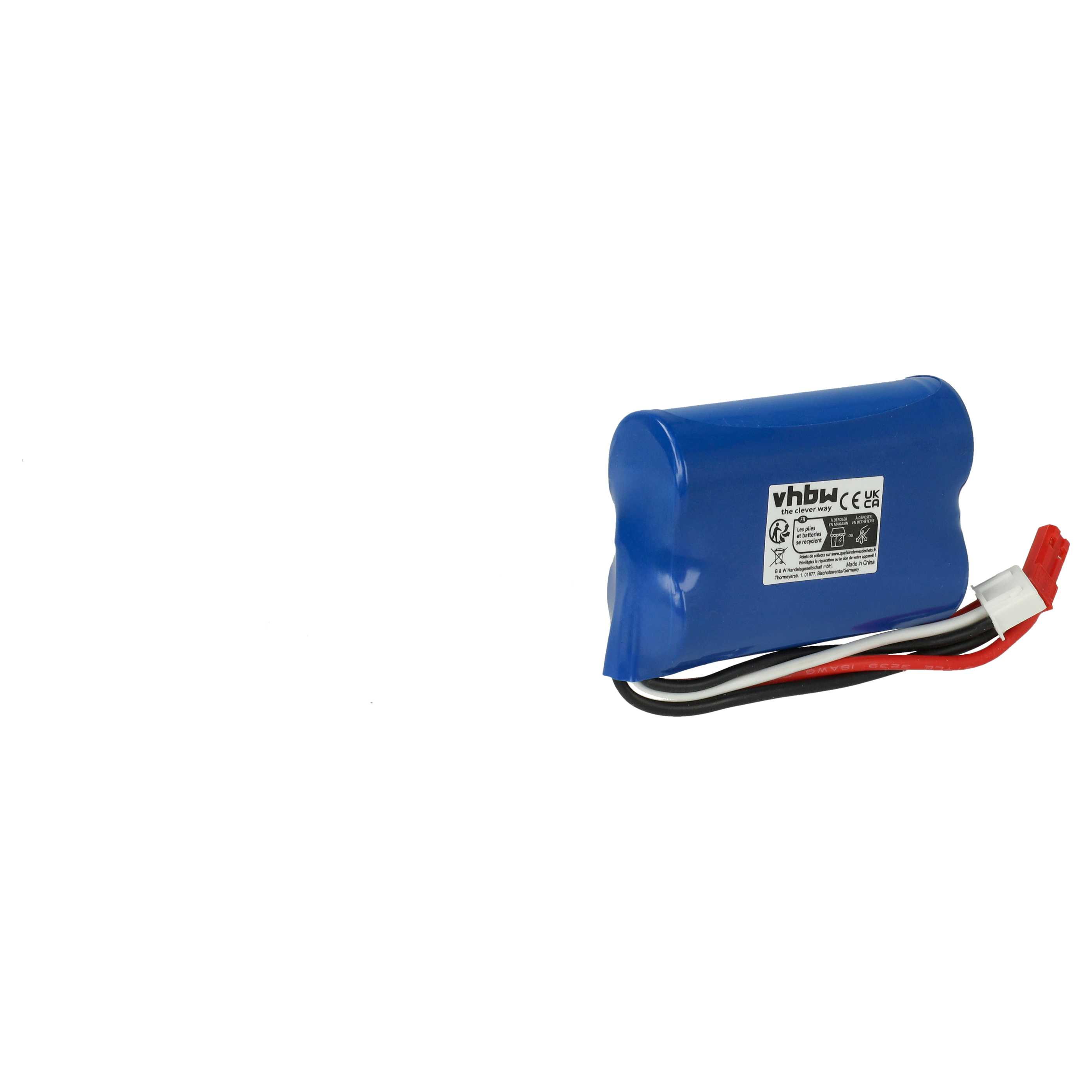 Ein blaues Akku-Pack mit Drähten und einem Stecker vor weißem Hintergrund. Das Pack hat ein Etikett und ist abgewinkelt.