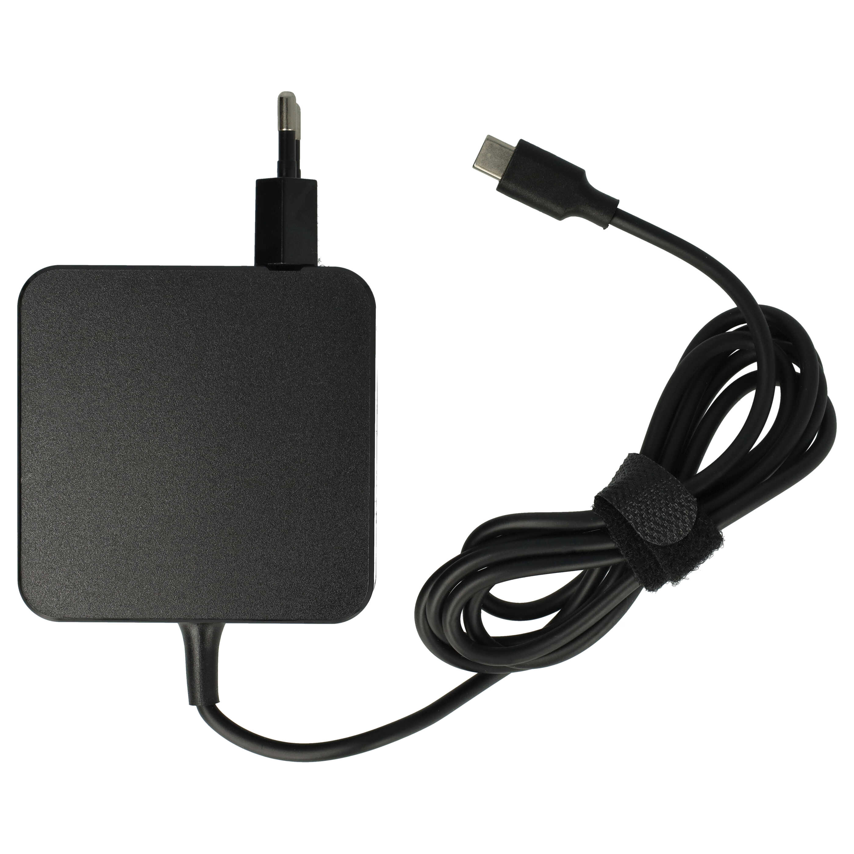 Ein schwarzes Laptop-Ladegerät mit Kabel und USB-C-Anschluss. Das Kabel ist aufgerollt und mit einem Klettverschluss gesichert.
