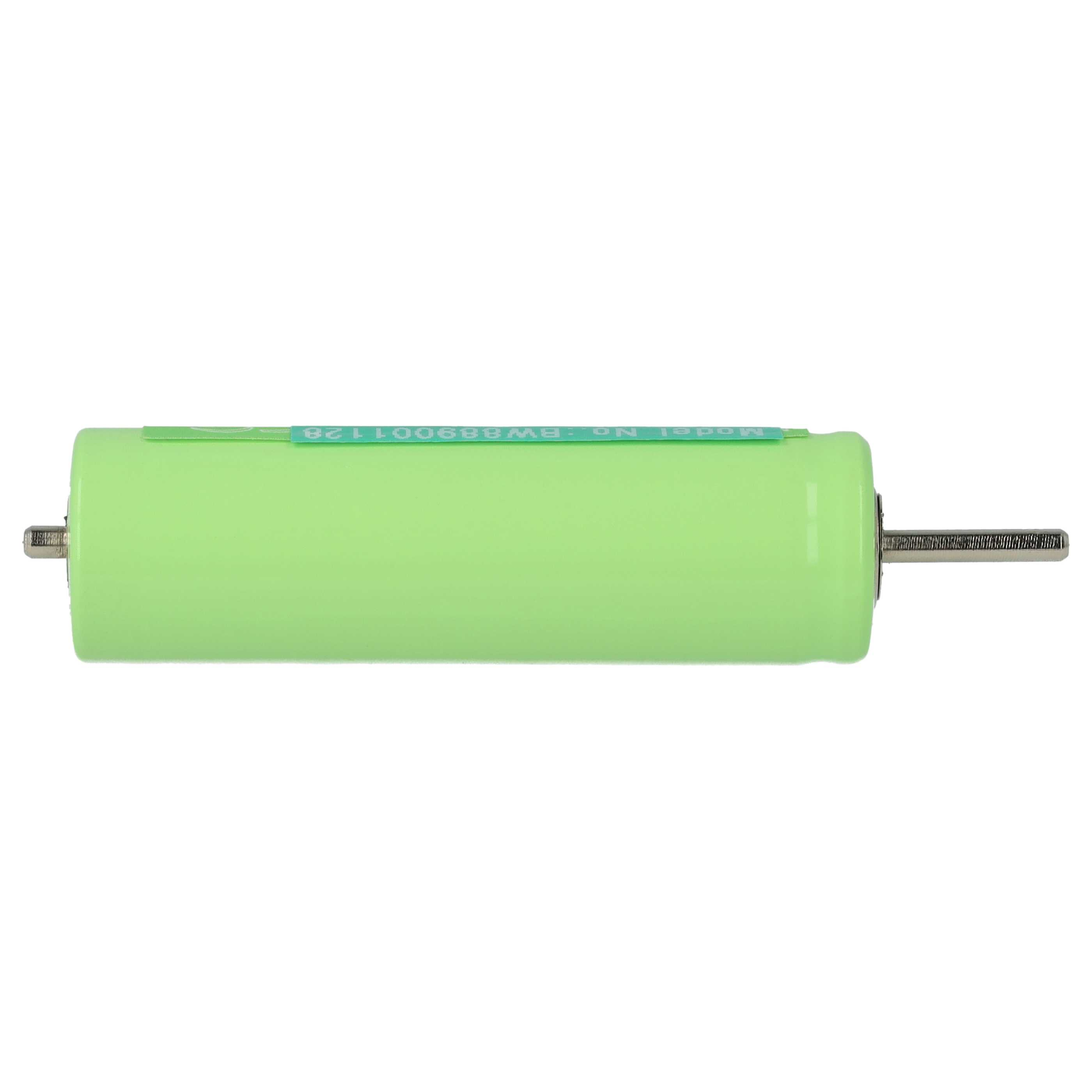 Eine grüne zylindrische Batteriezelle mit metallischen Kontakten an jedem Ende. Ein Etikett mit Text ist sichtbar.
