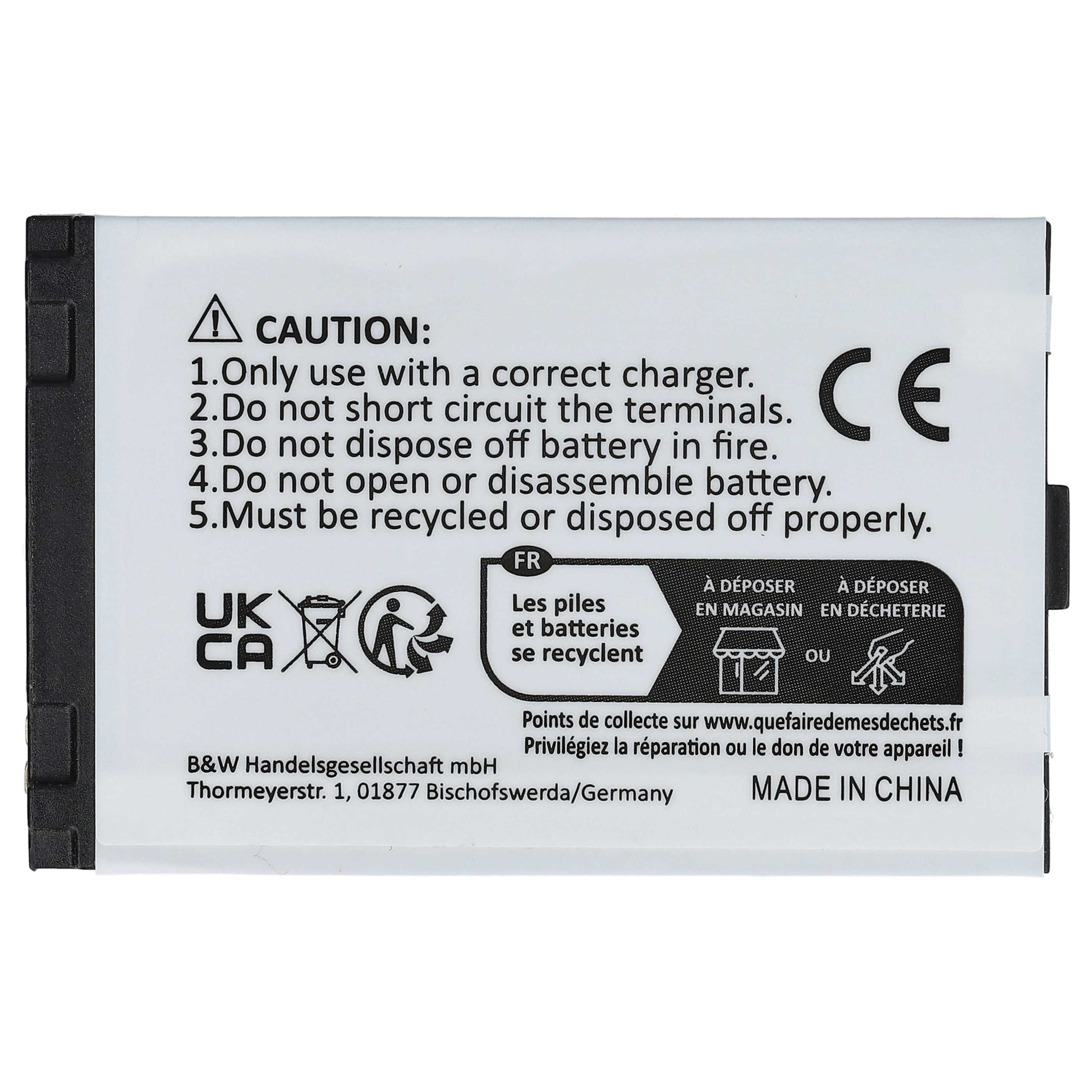 Ein Batterieetikett mit Sicherheitshinweisen, Recycling-Symbolen und Text in Englisch und Französisch. Aufschrift 'Made in China'.