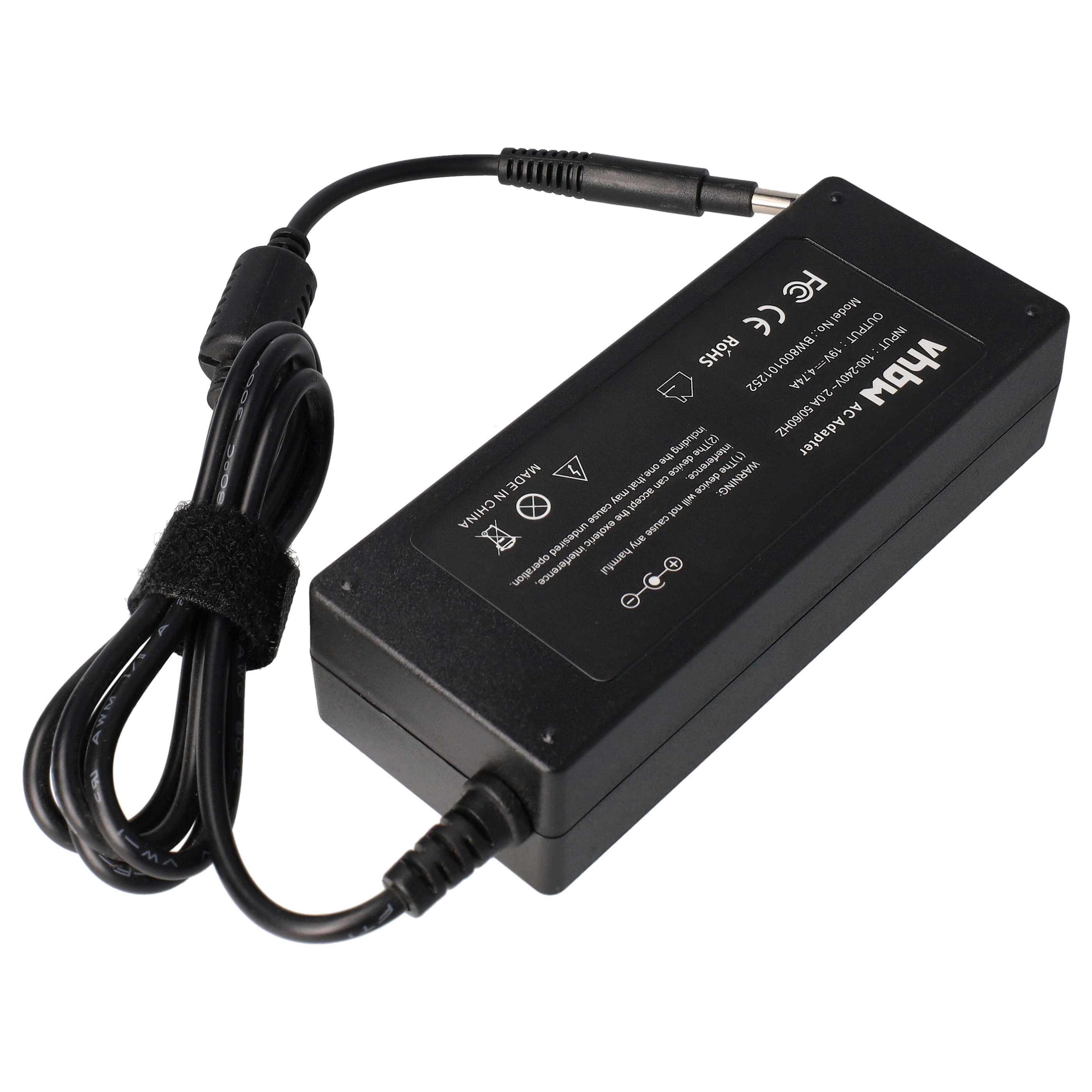 Schwarzes AC-Adapter mit angeschlossenem Kabel. Adapter hat Text und Logos. Das Kabel ist mit einem Klettverschluss befestigt.