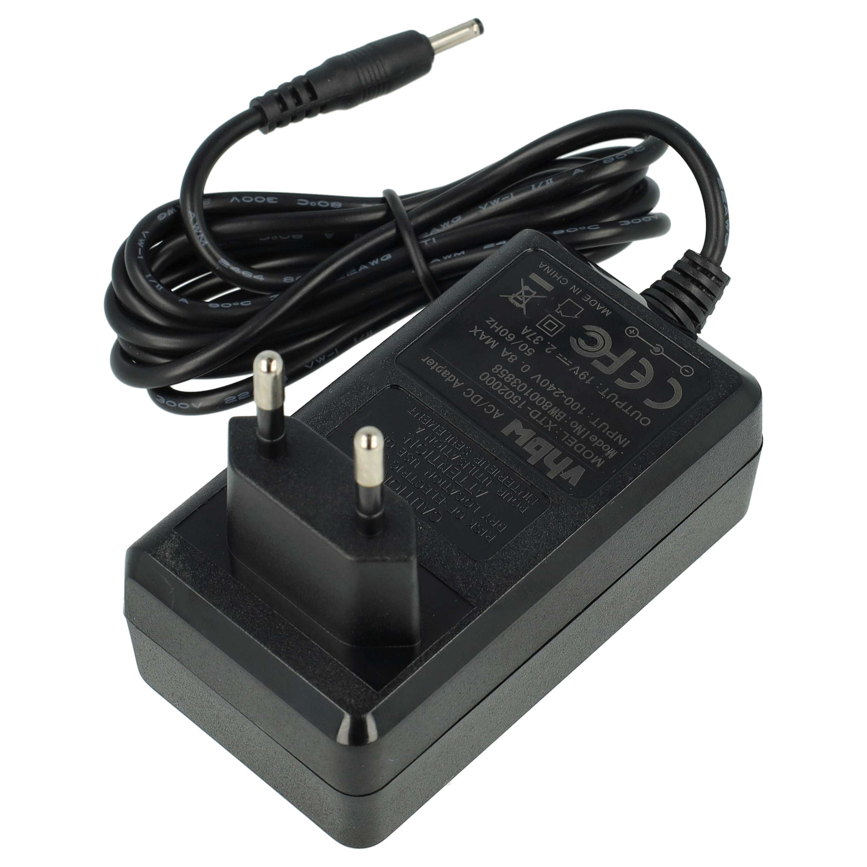Ein schwarzes AC/DC-Netzteil mit Kabel und Stecker. Es hat Etiketten und ein CE-Zeichen. Der Hintergrund ist weiß.
