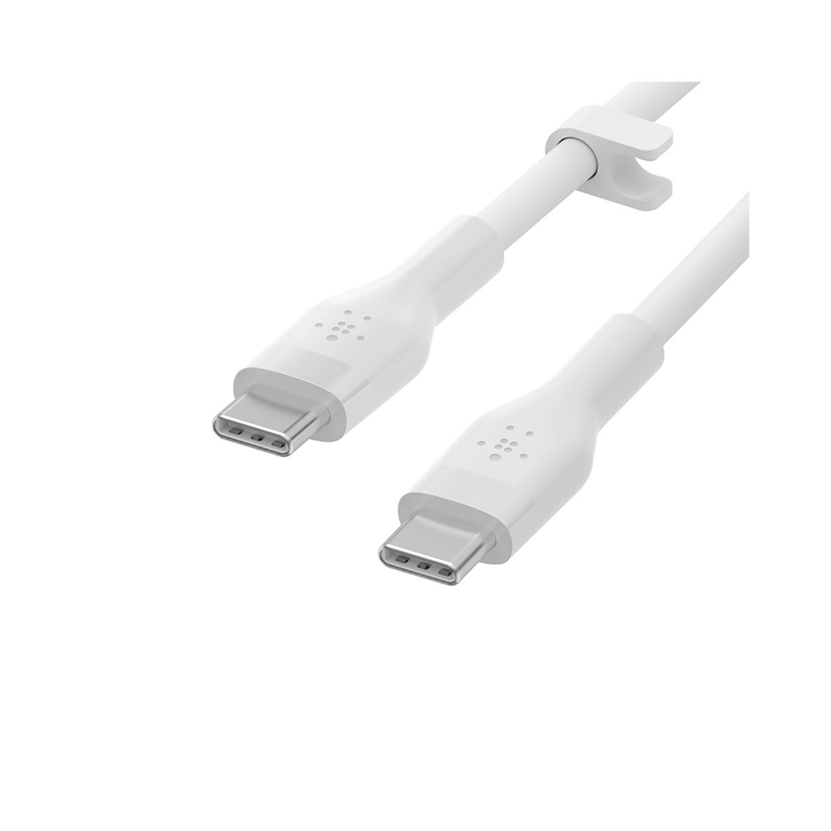 Due cavi USB-C bianchi su sfondo bianco. Uno ha una clip. I connettori presentano il logo Belkin.
