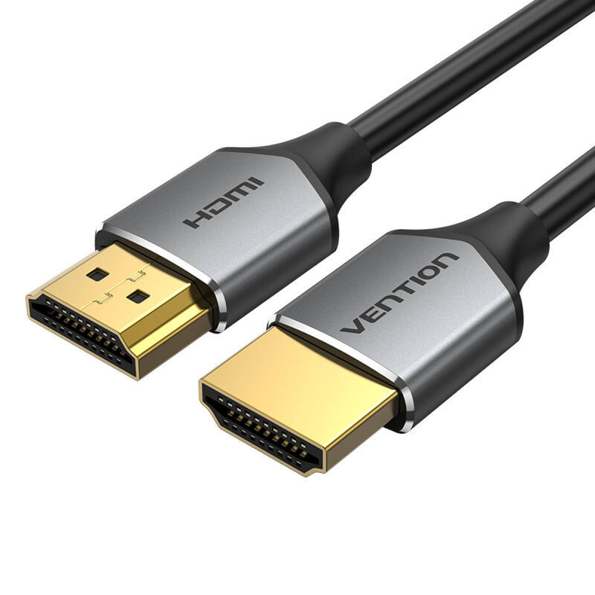 Un cavo HDMI con connettori placcati oro. Un connettore ha "HDMI", l'altro "VENTION". Cavo nero e connettori grigi.