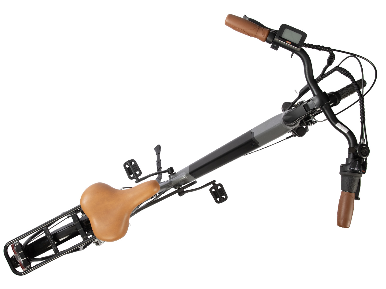 Bovenaanzicht van een fiets. Het heeft een bruin zadel en stuur. Het frame is zwart en grijs. De achtergrond is wit.