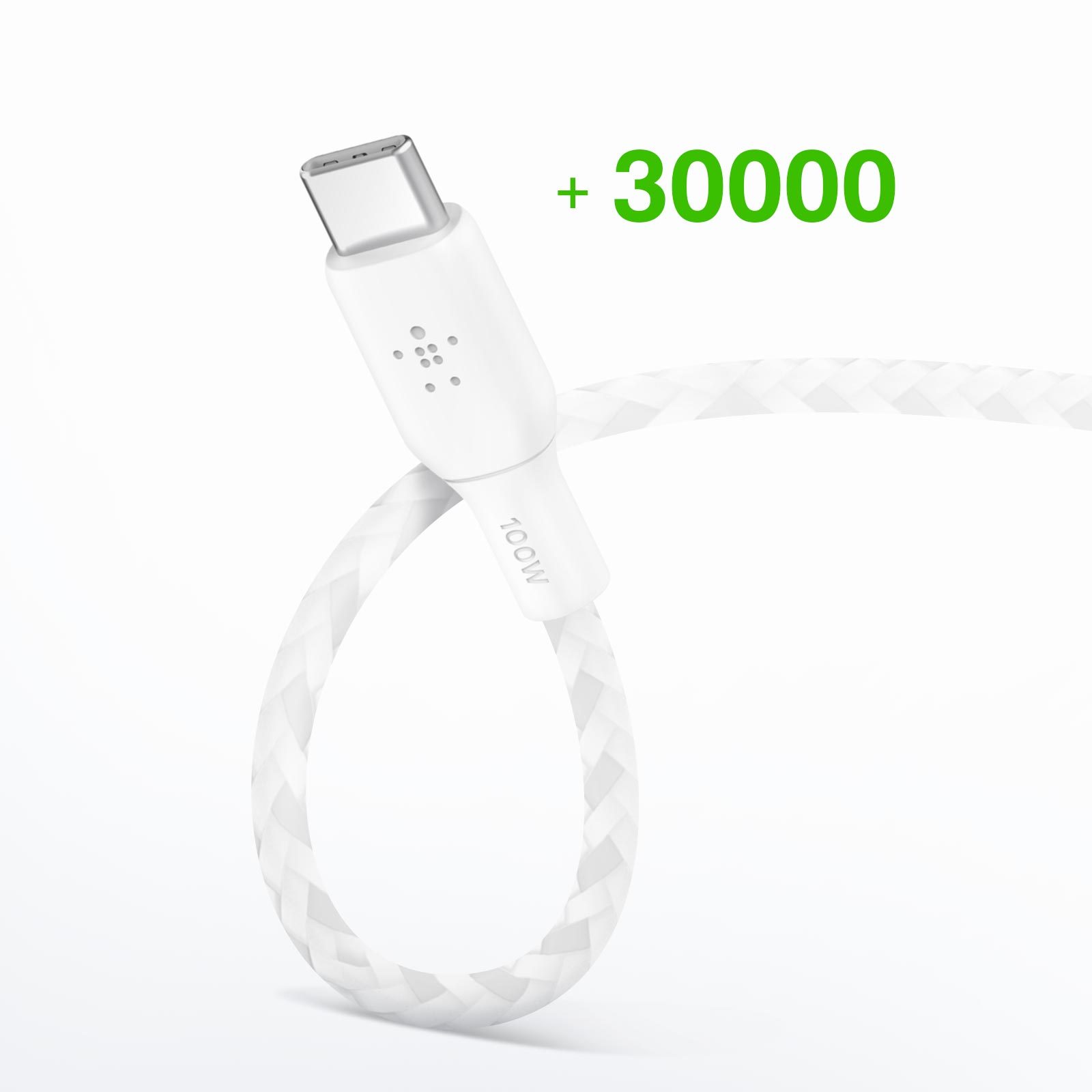 Cavo USB-C bianco ad anello. Testo verde dice + 30000. Il cavo ha un'etichetta da 100W.