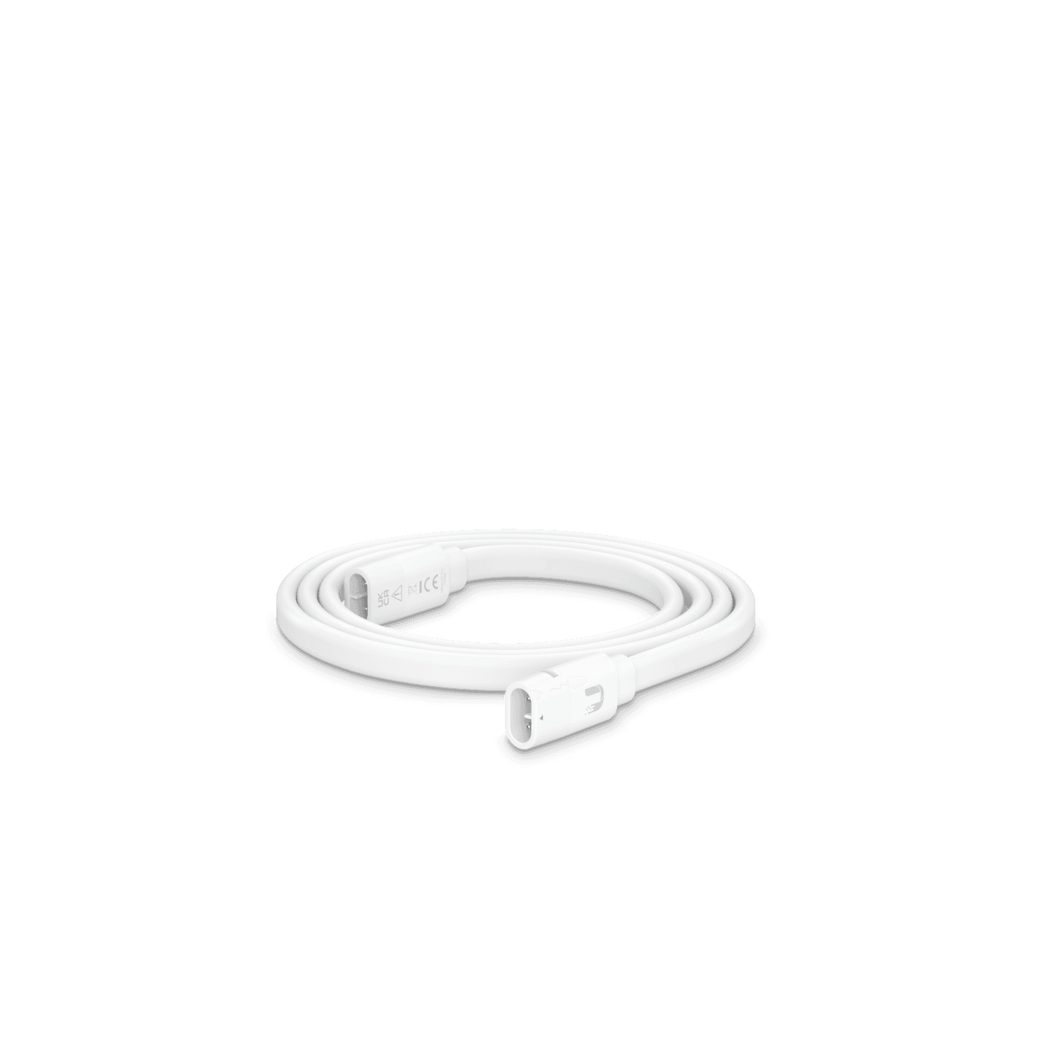 Un cavo bianco è arrotolato su uno sfondo bianco. Ha connettori su entrambe le estremità. Lo sfondo è bianco.