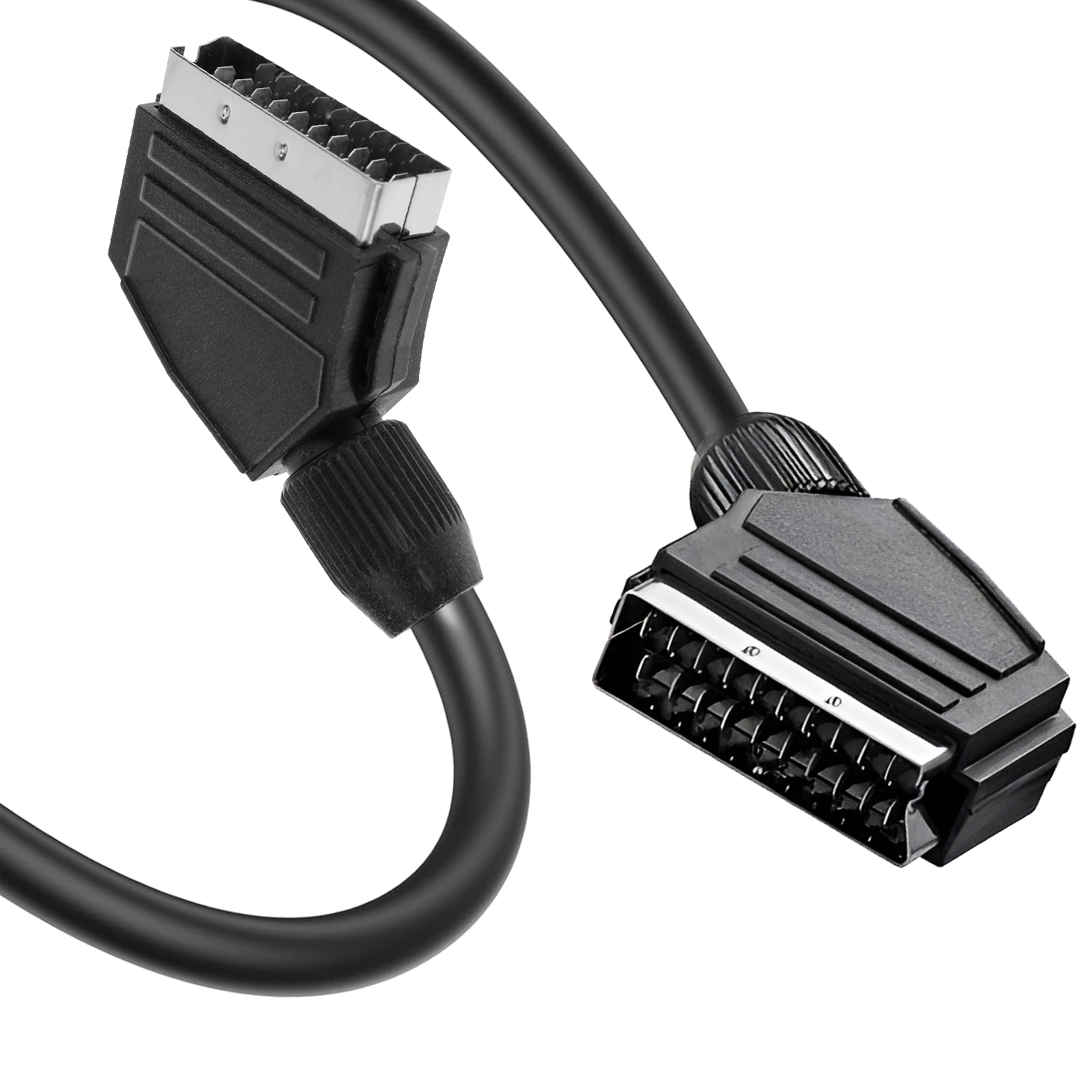Un cavo SCART nero con connettori a ciascuna estremità. Il cavo è curvo. I connettori sono neri e metallici.