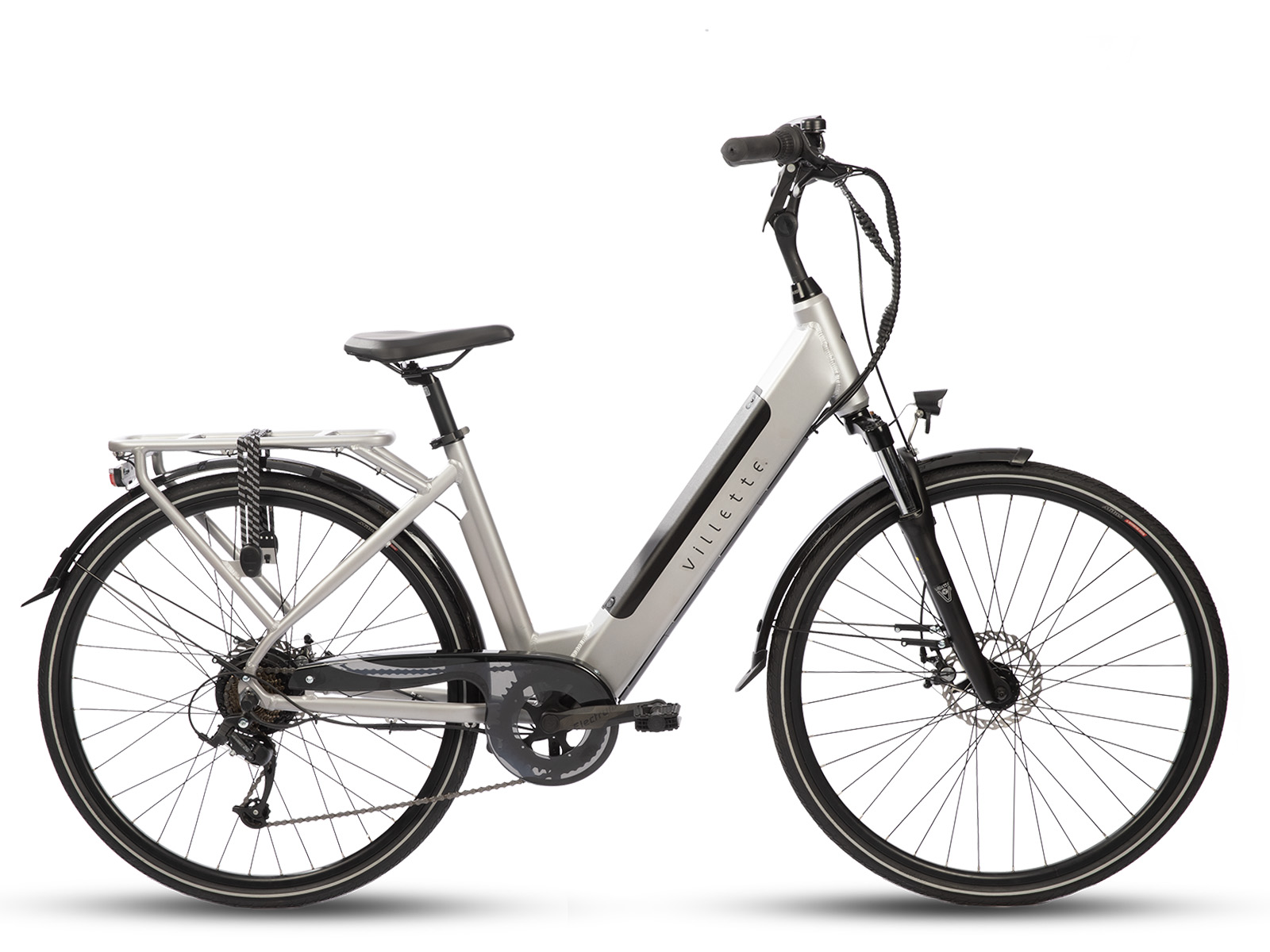 Een zilveren Villette elektrische fiets. Hij heeft zwarte banden, een zwart zadel en een bagagerek. De achtergrond is wit.