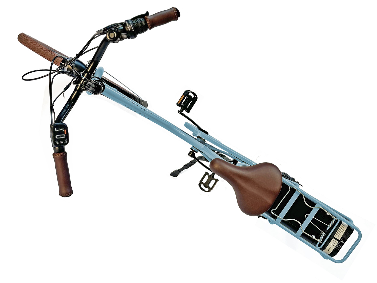 Bovenaanzicht van een lichtblauwe fiets op een witte achtergrond. Het heeft bruine leren handvatten en een zadel. De achtergrond is wit.
