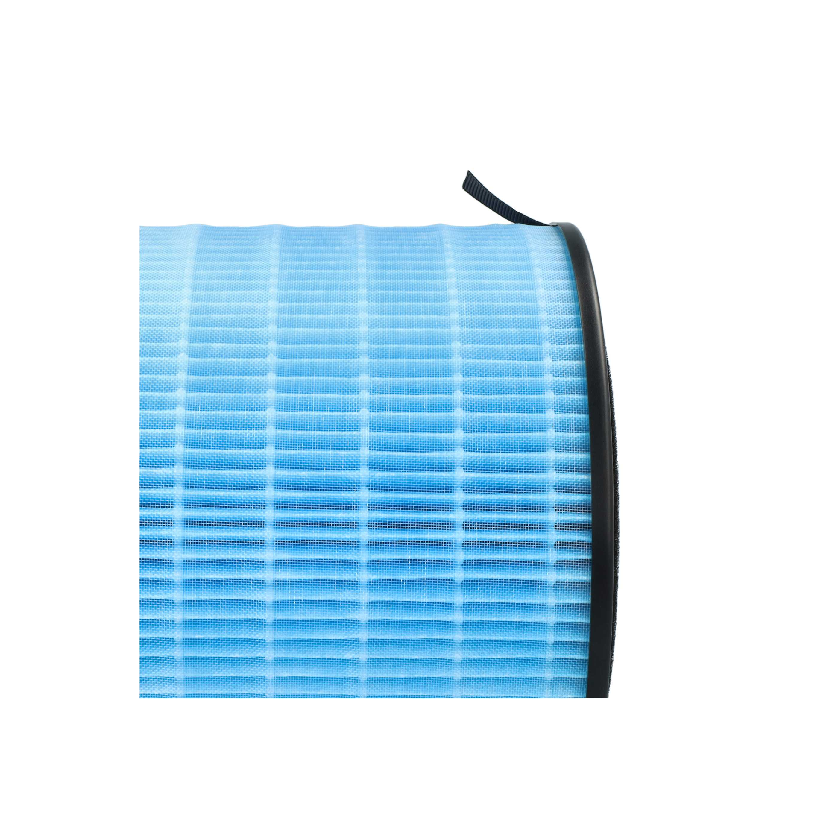 Ein blaues Luftfilter mit schwarzem Rahmen, teilweise vor weißem Hintergrund sichtbar.