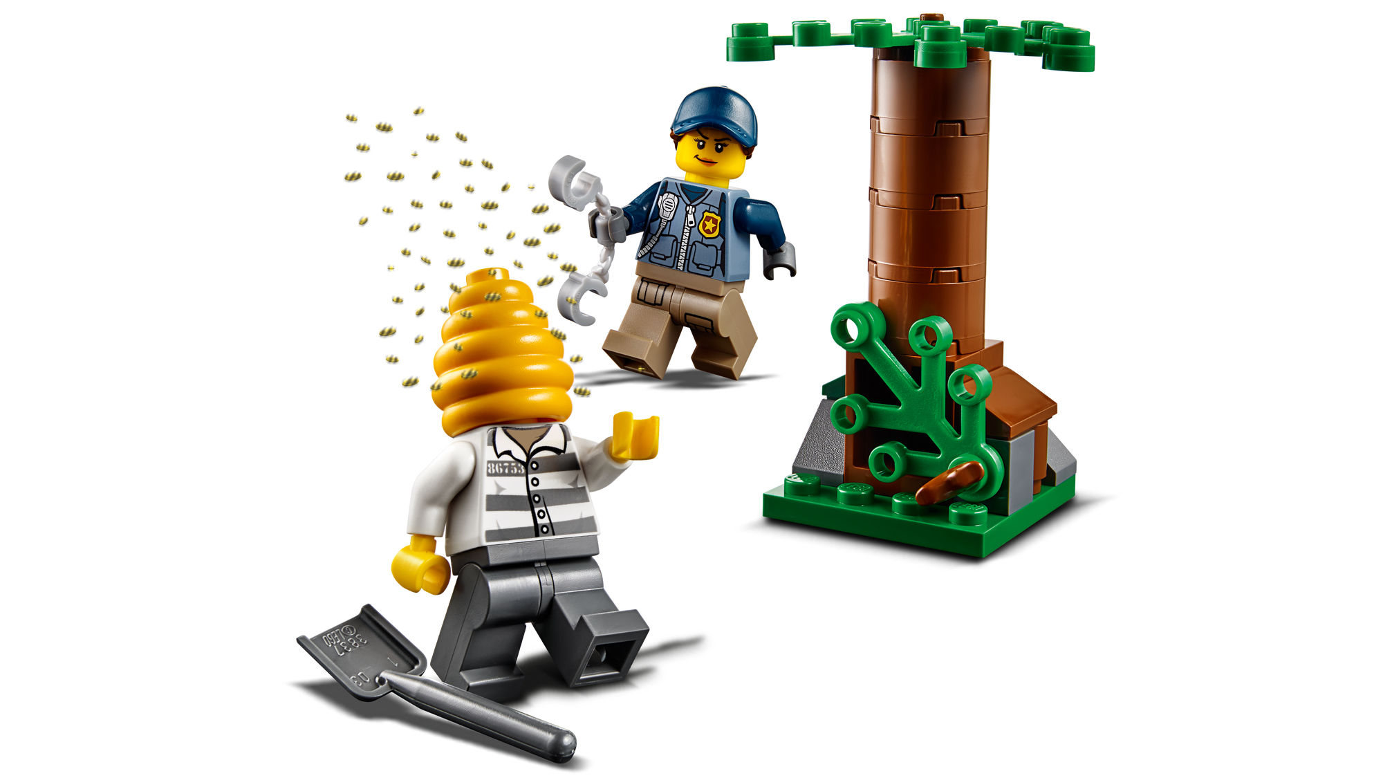 Zestaw Lego przedstawia figurkę z pszczelą głową z łopatą, policjantkę z kajdankami, drzewo i latające pszczoły na białym tle.