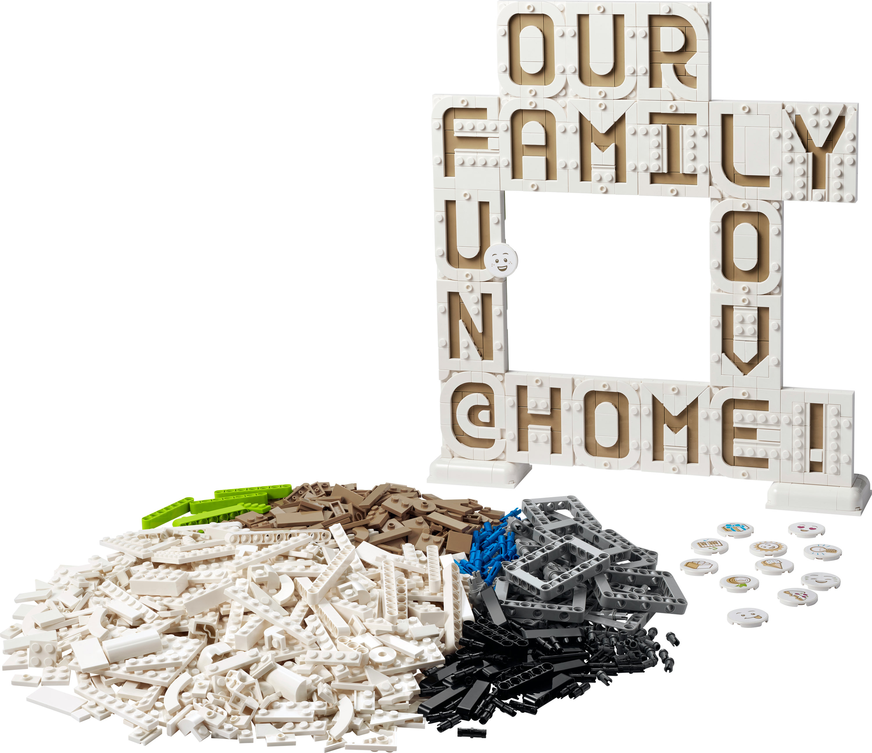 'OUR FAMILY @ HOME' yapımını gösteren bir Lego seti. Çeşitli renklerde Lego tuğlaları ve küçük yuvarlak fayanslar içerir.