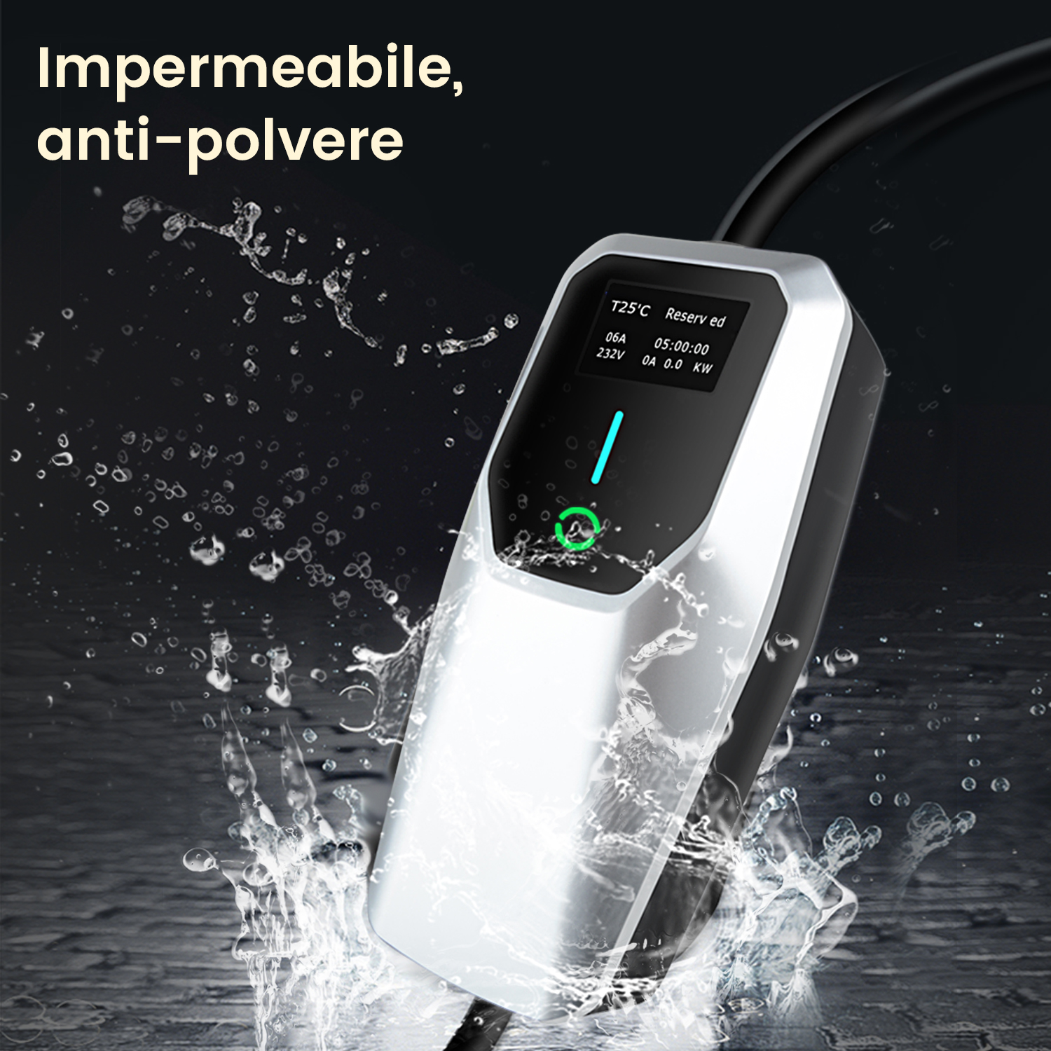 Un caricatore per veicoli elettrici con schermo che mostra le informazioni di ricarica. Schizzi d'acqua intorno, suggerendo un design impermeabile e antipolvere.