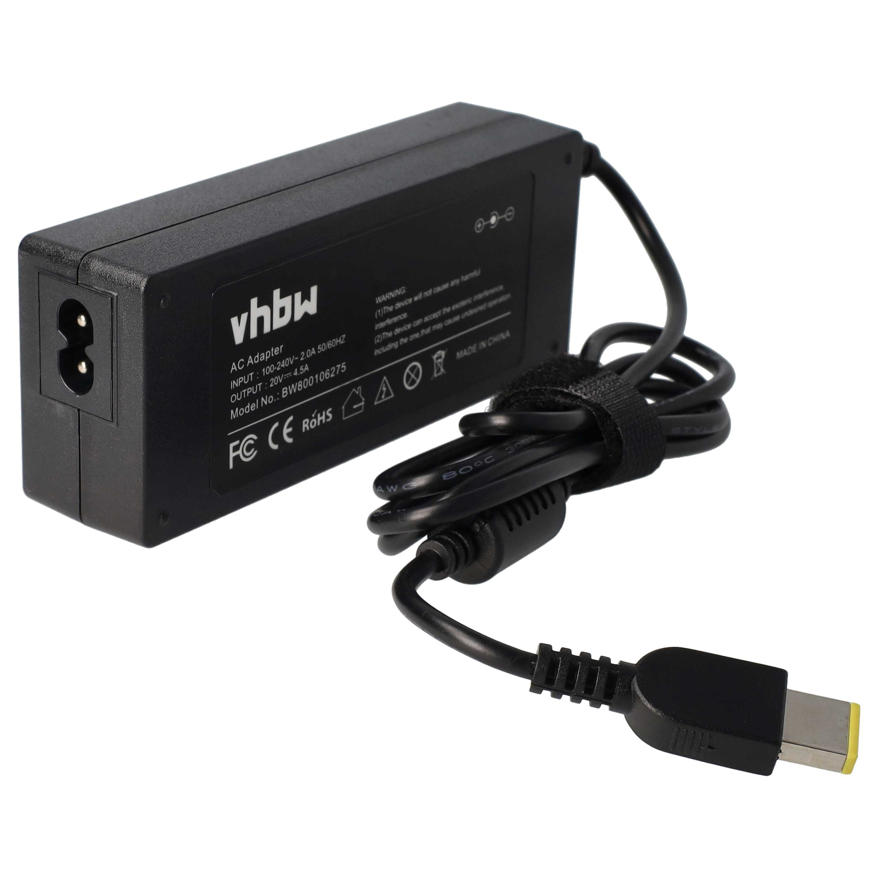 Schwarzes Laptop-Netzteil mit schwarzem Kabel und USB-C-Anschluss. Der Adapter hat weißen Text.