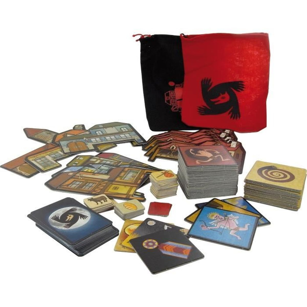 Ein Brettspiel-Set mit Karten, Gebäudekacheln und zwei Beuteln. Karten zeigen Illustrationen. Gebäude haben detaillierte Fassaden. Beutel sind rot und schwarz.