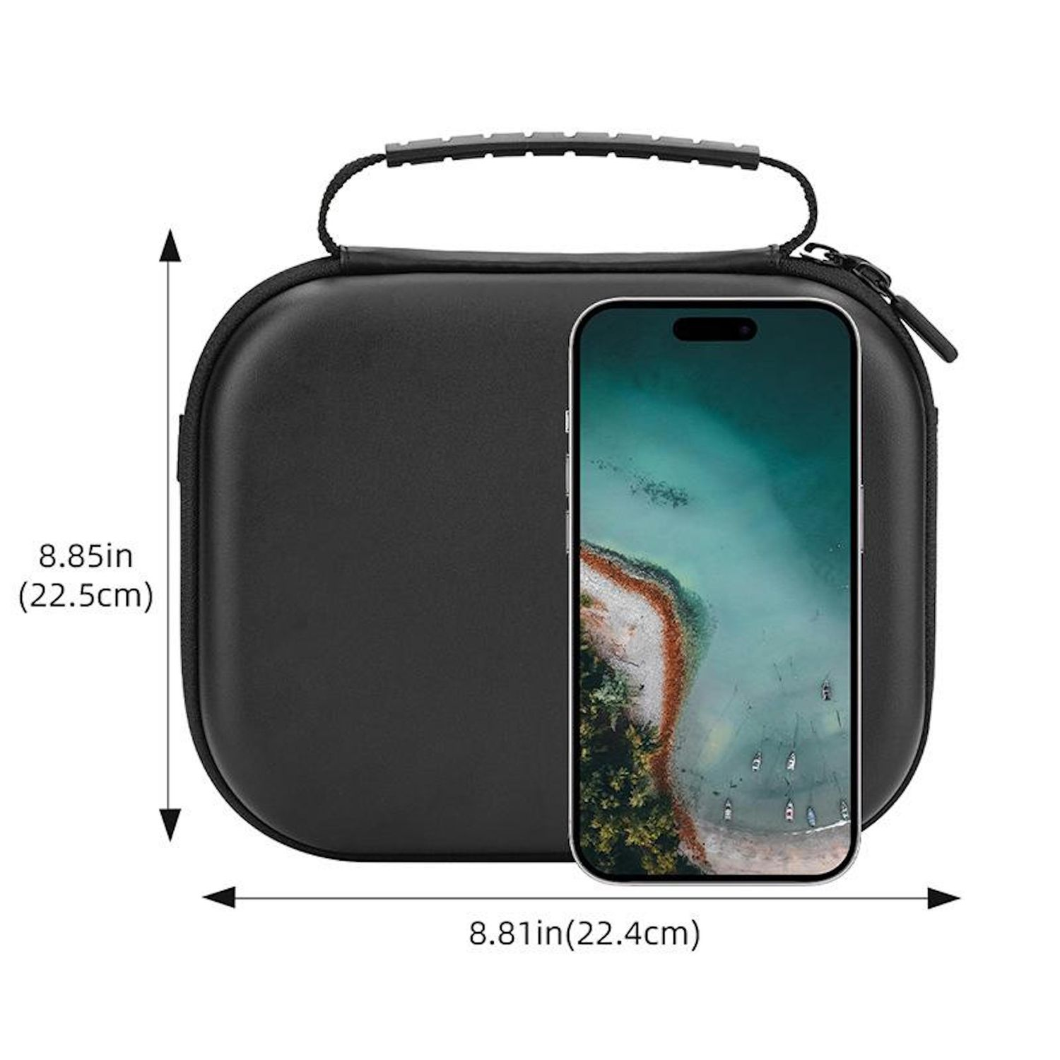 Eine schwarze Tragetasche neben einem Smartphone, das eine Seeszene zeigt. Die Abmessungen betragen 8,85 Zoll x 8,81 Zoll. Die Tasche hat einen Griff.